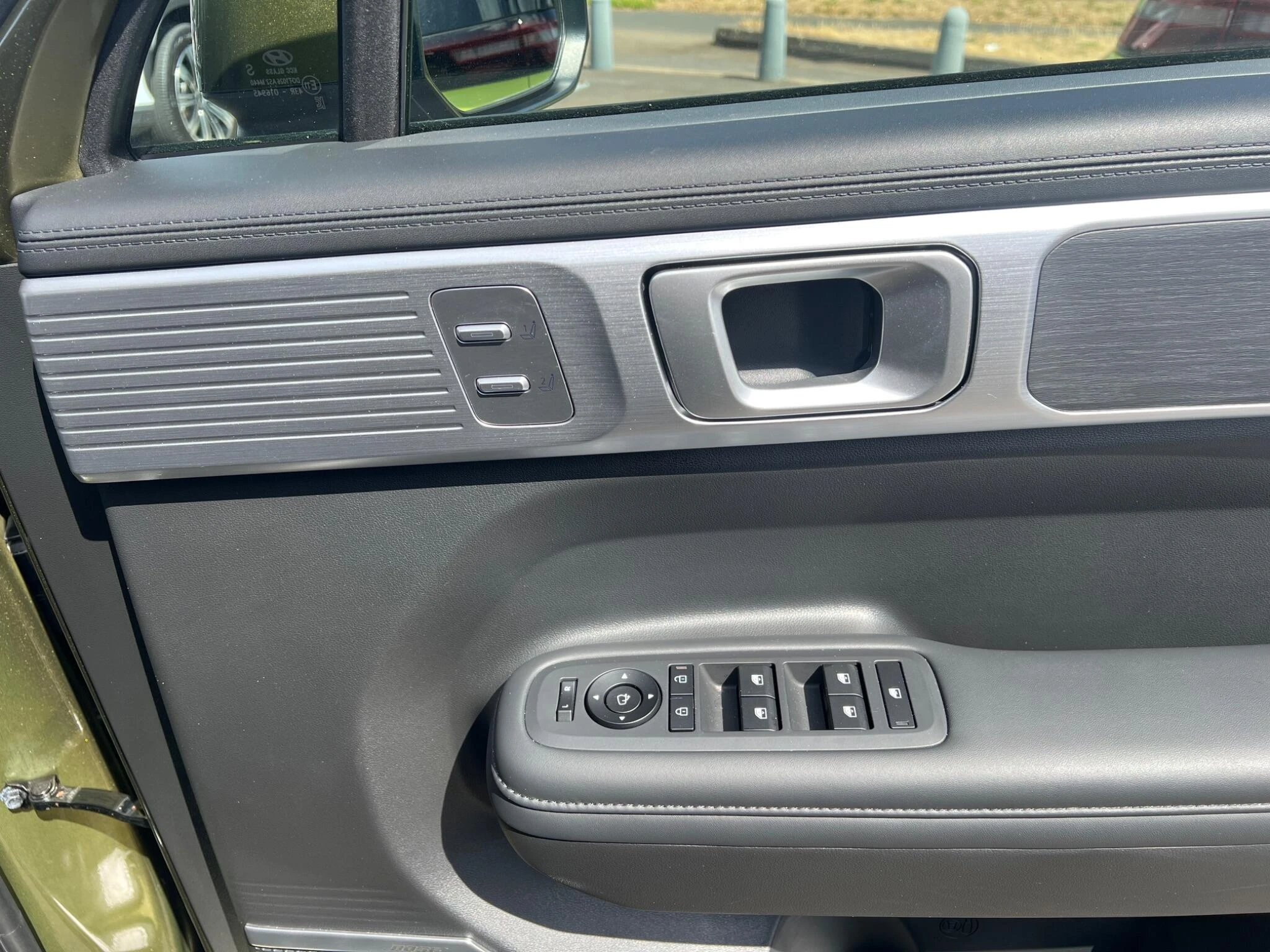 Vehicle image 28
