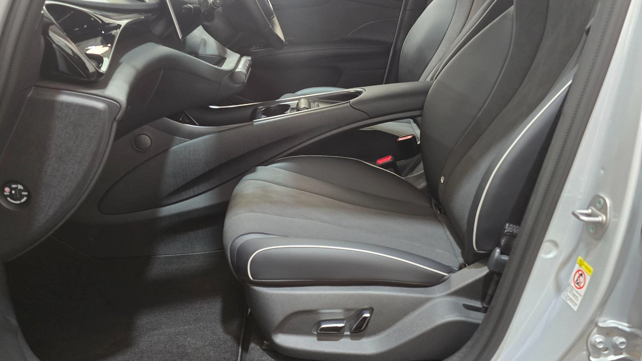 Vehicle image 33