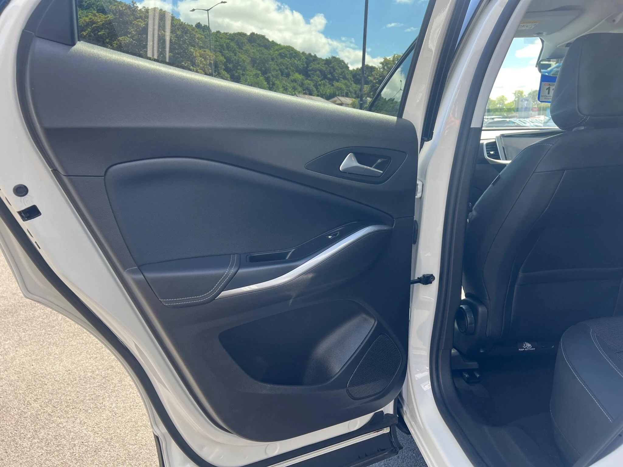 Vehicle image 32