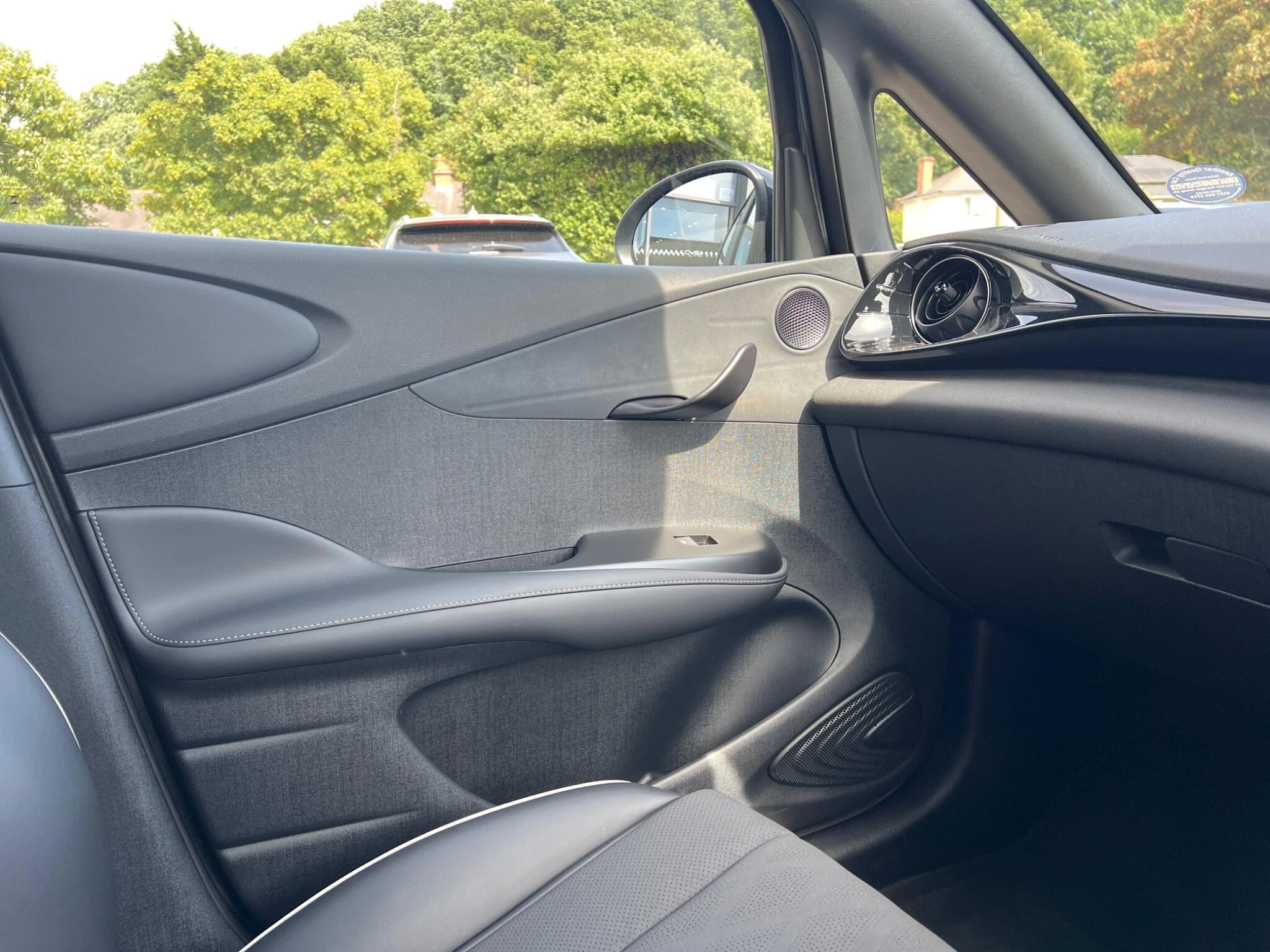 Vehicle image 60