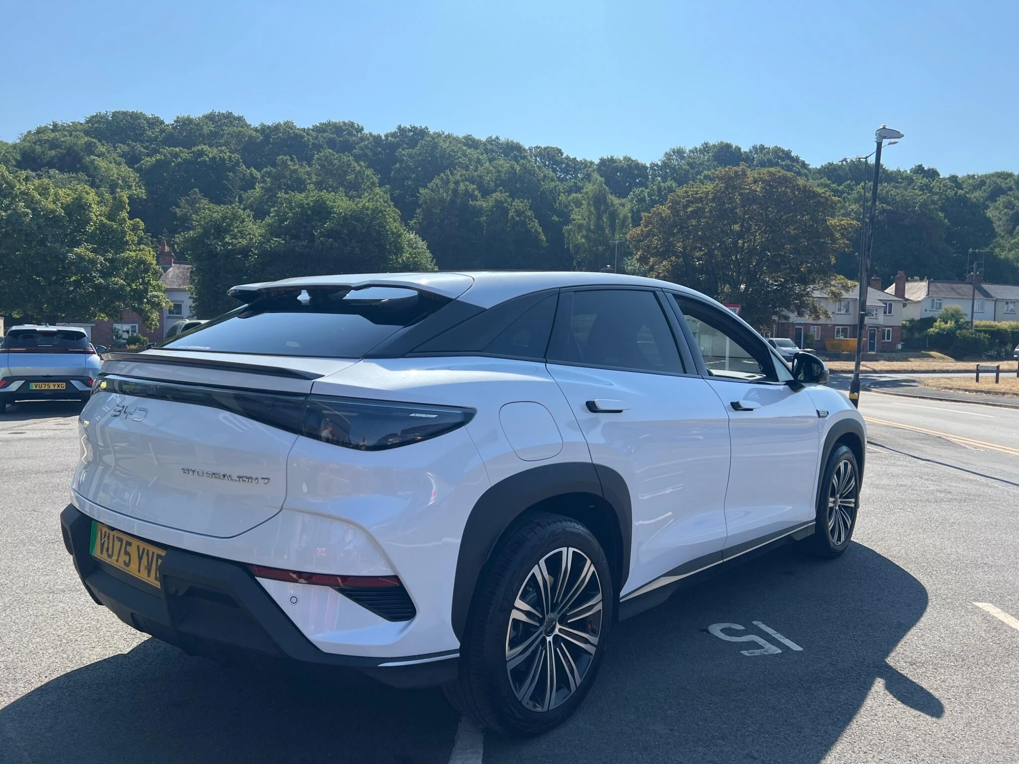 Vehicle image 16