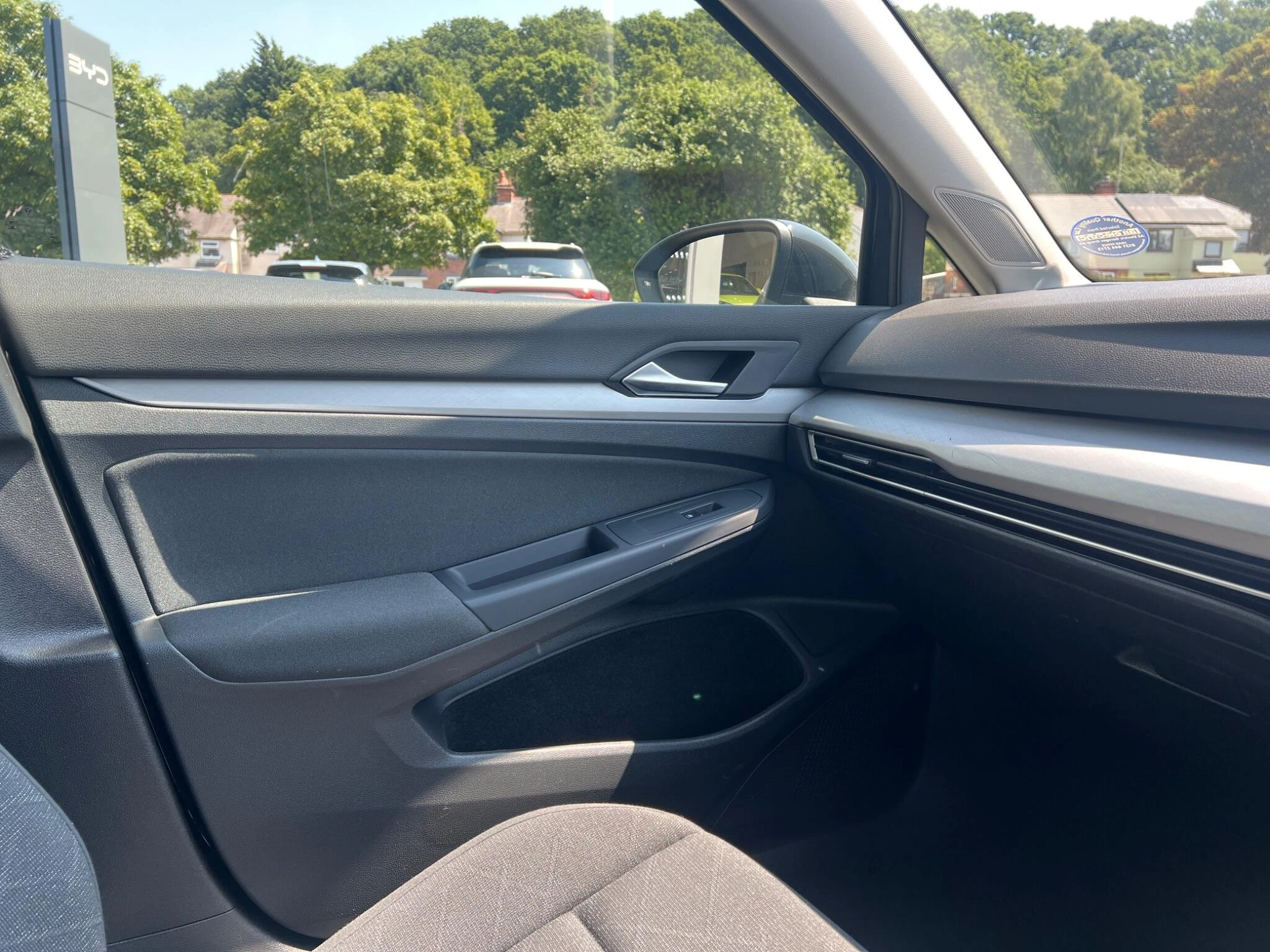 Vehicle image 33