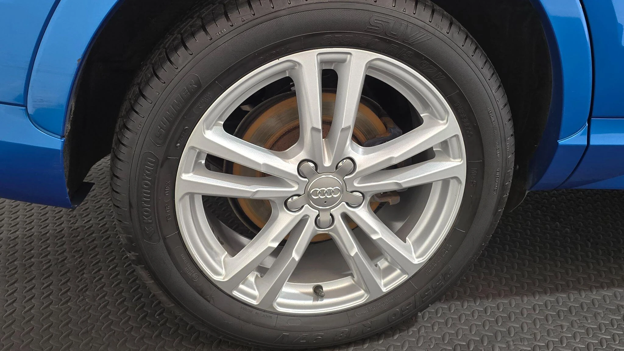 Vehicle image 30