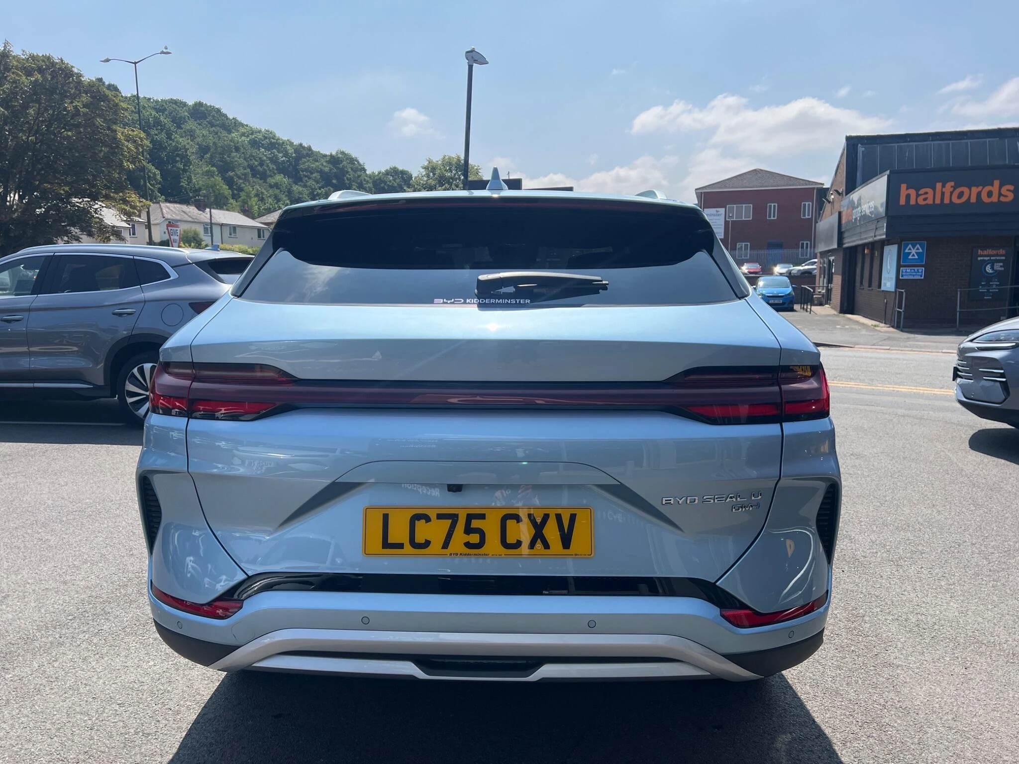 Vehicle image 12