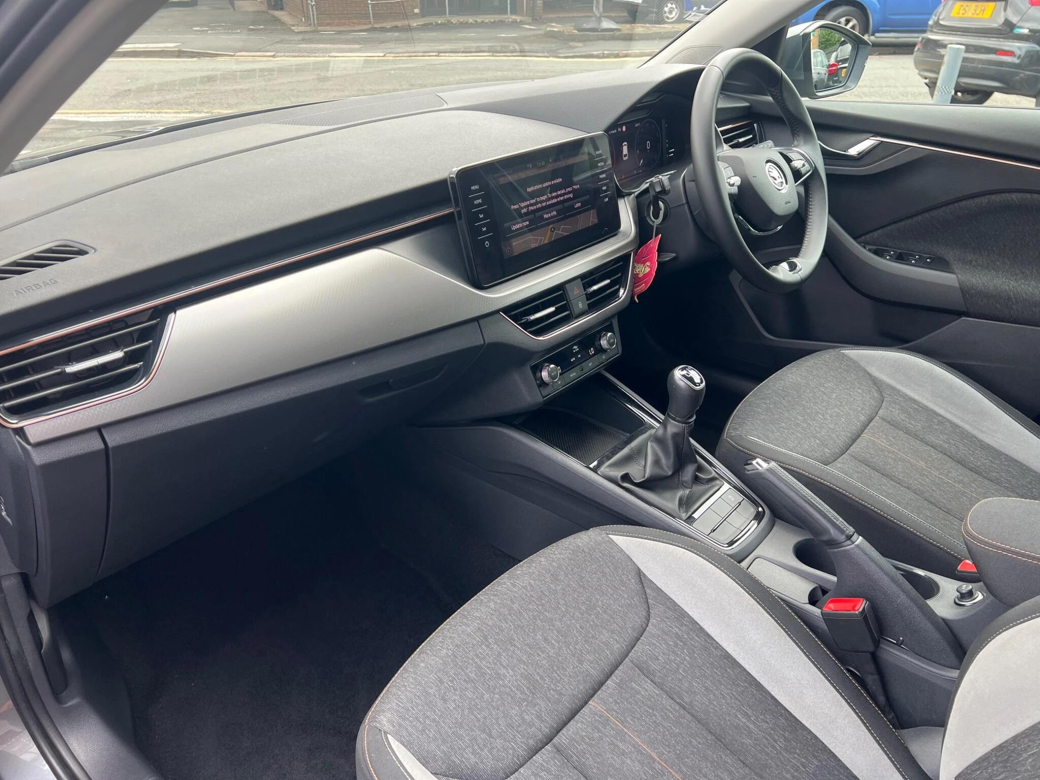 Vehicle image 17