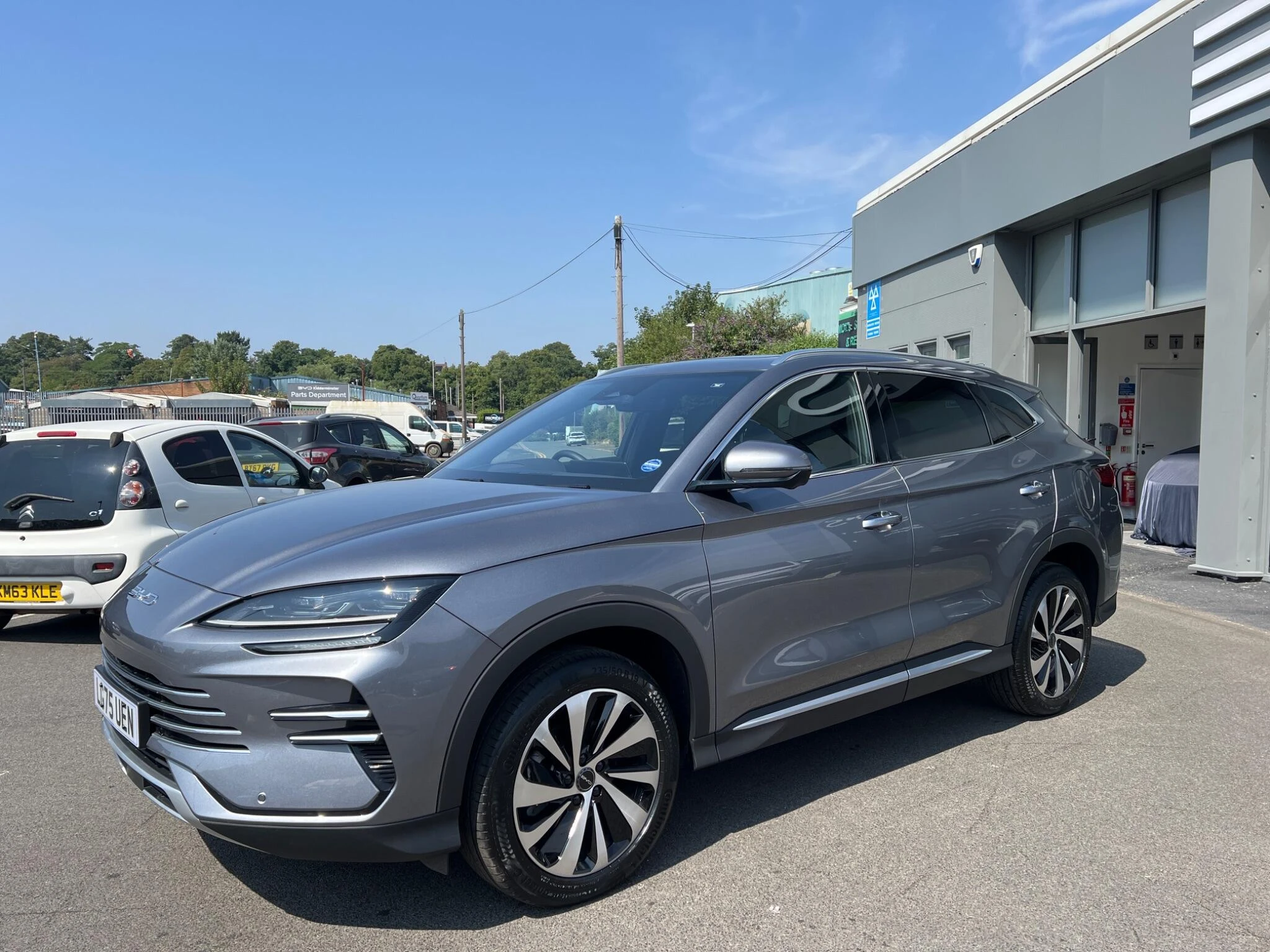Vehicle image 3