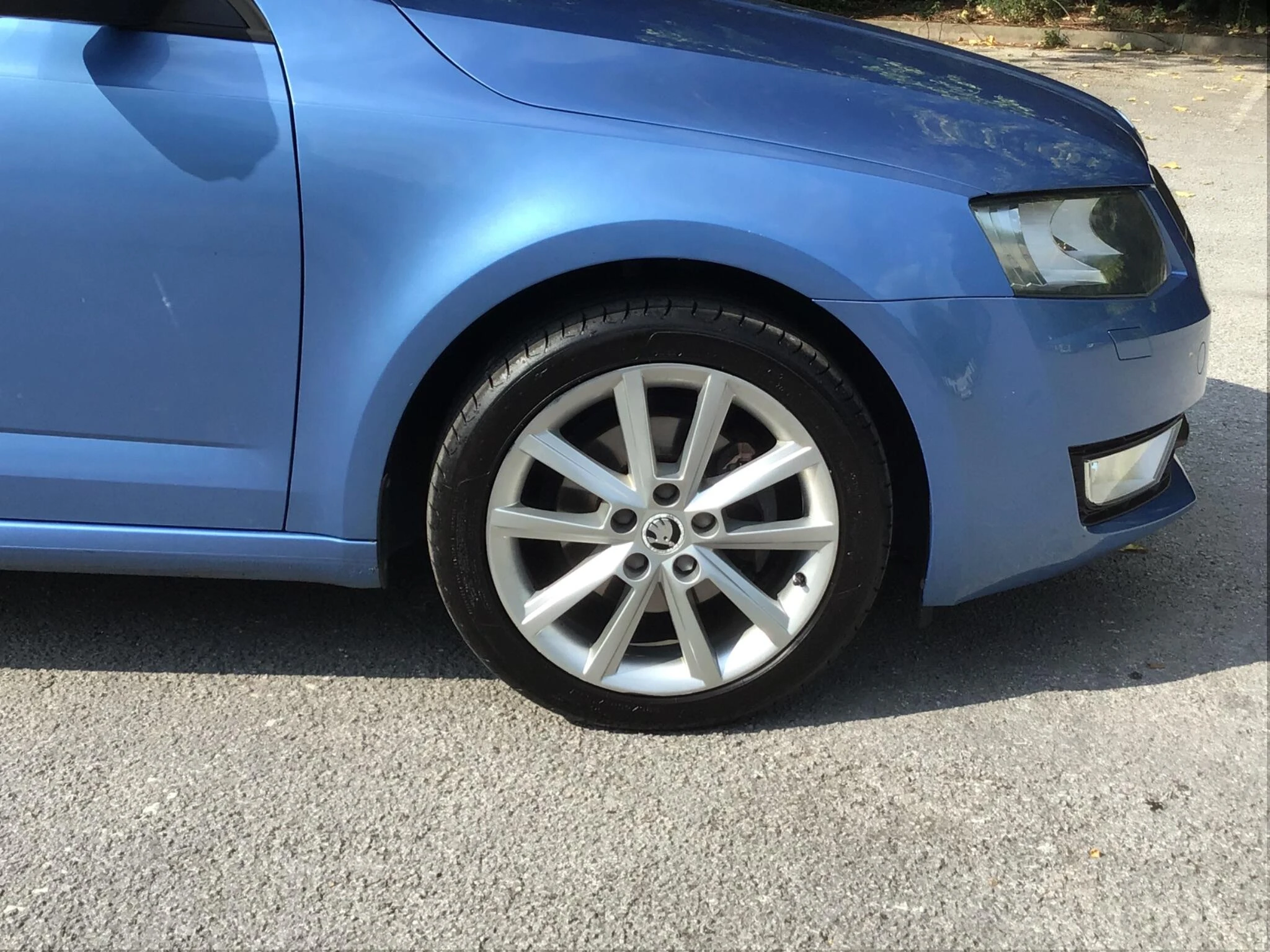 Vehicle thumbnail 6