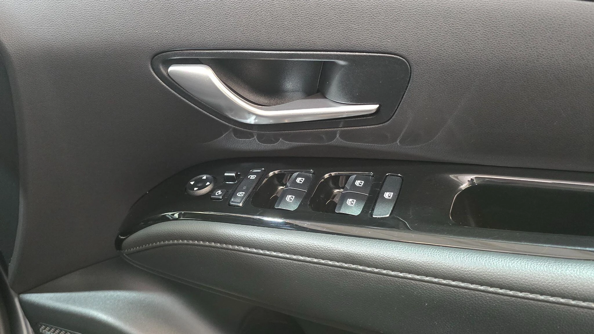 Vehicle image 27
