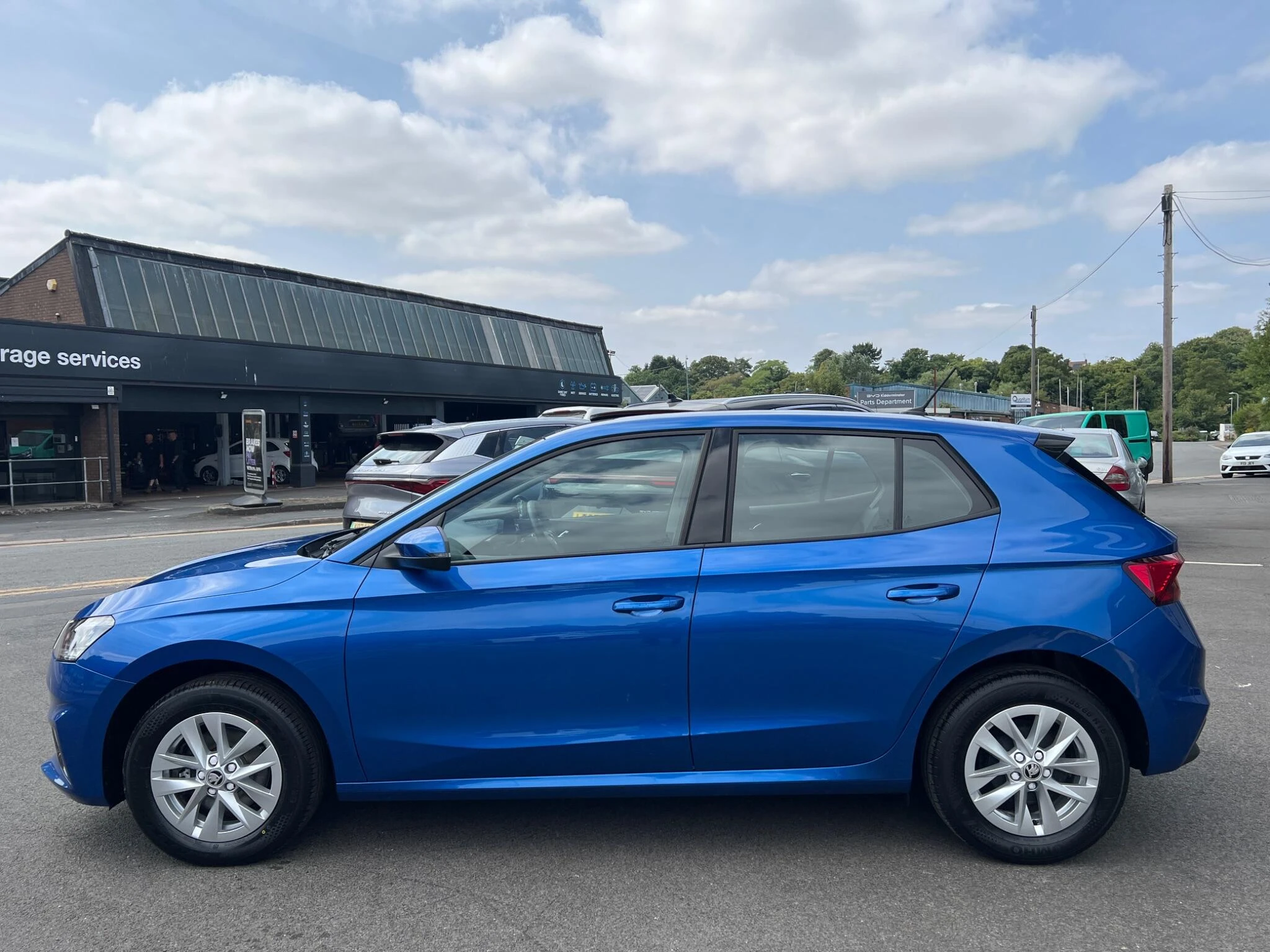 Vehicle image 6
