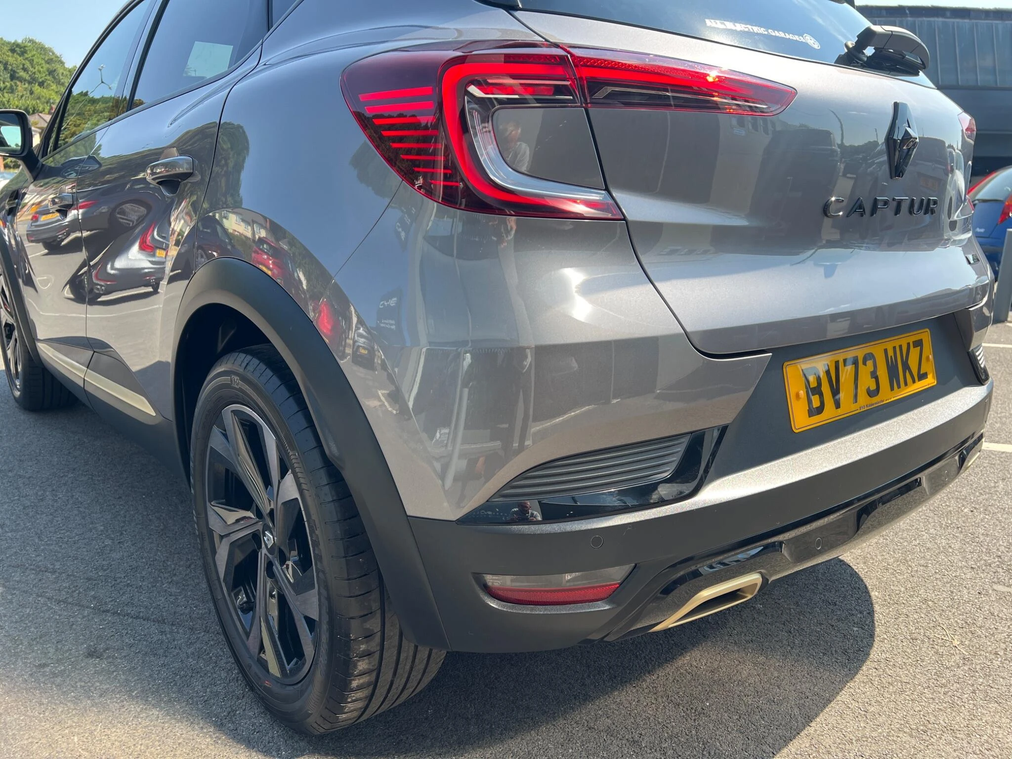 Vehicle image 11
