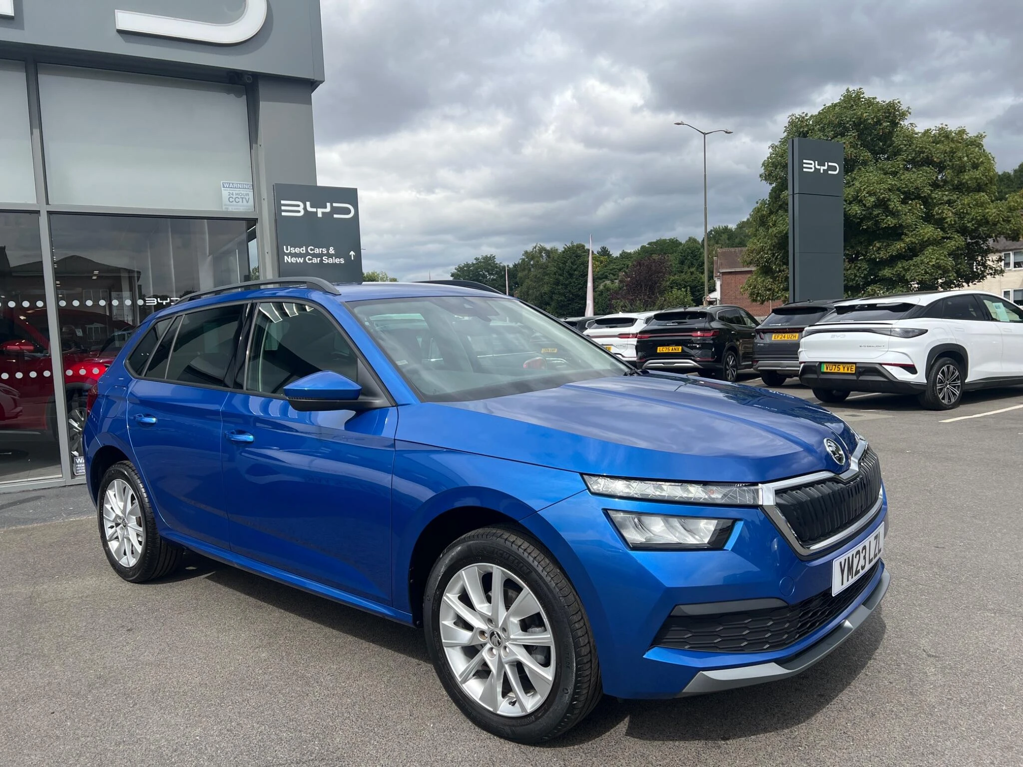 Vehicle image 5