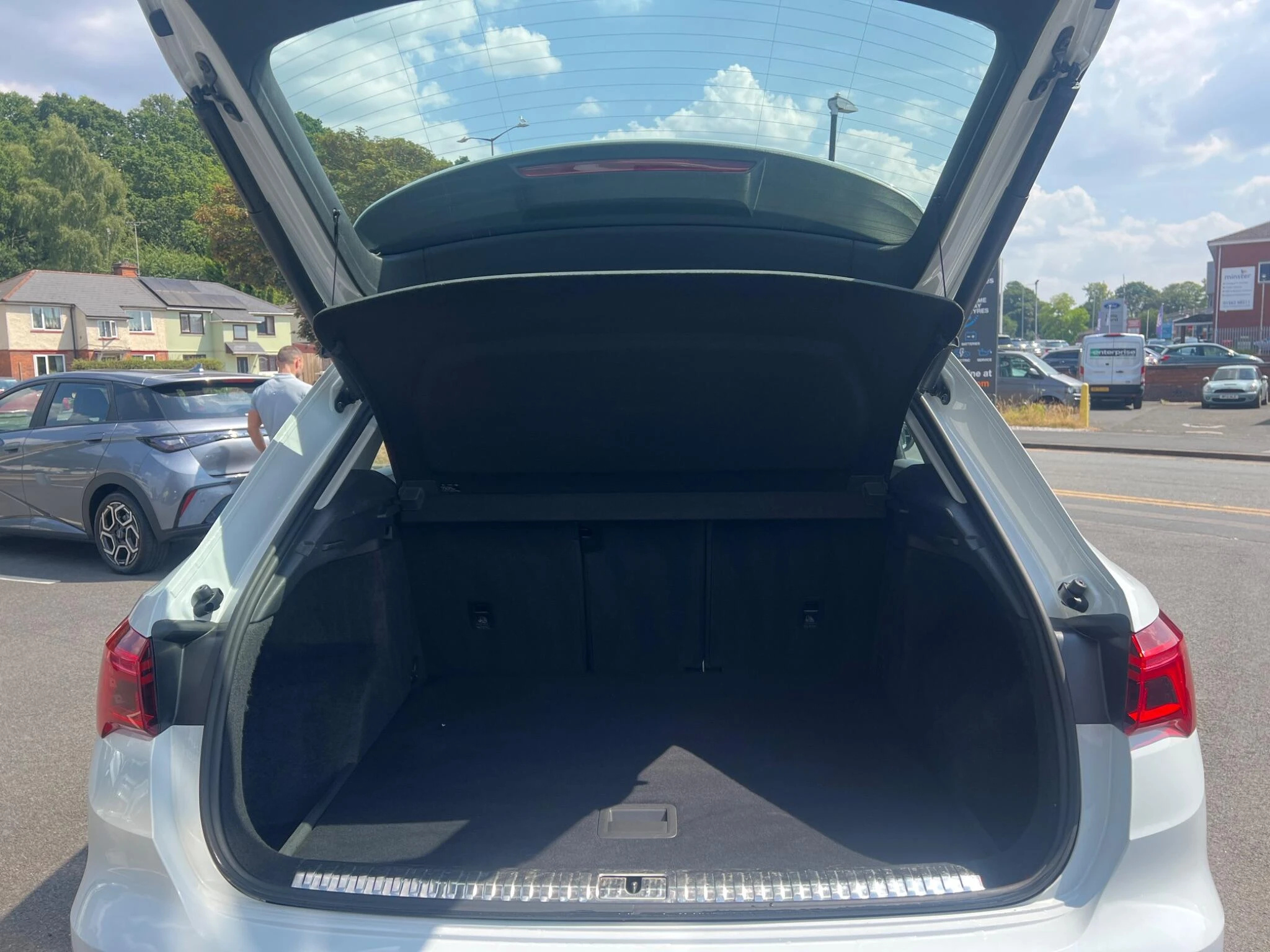 Vehicle image 43