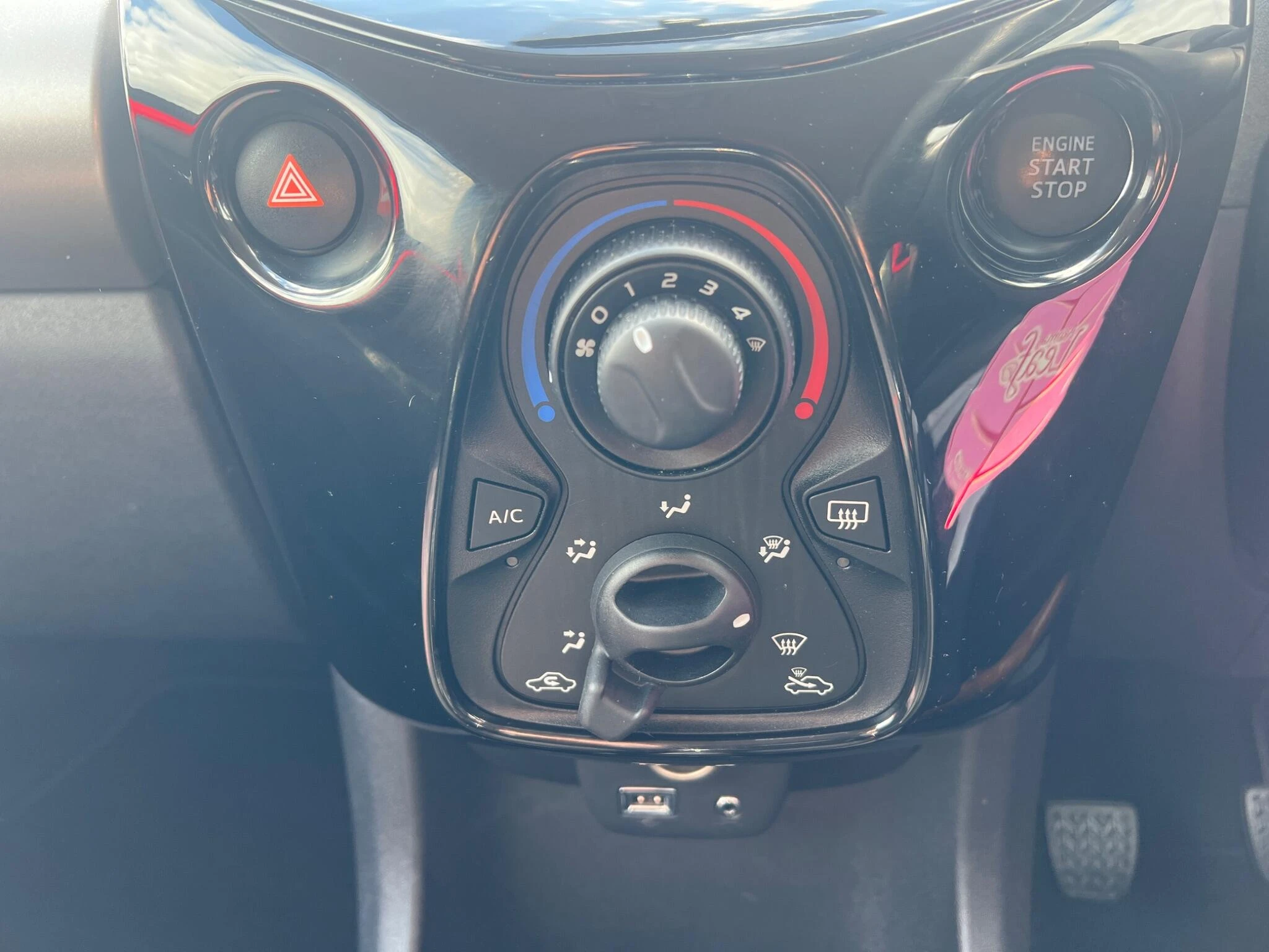 Vehicle image 25