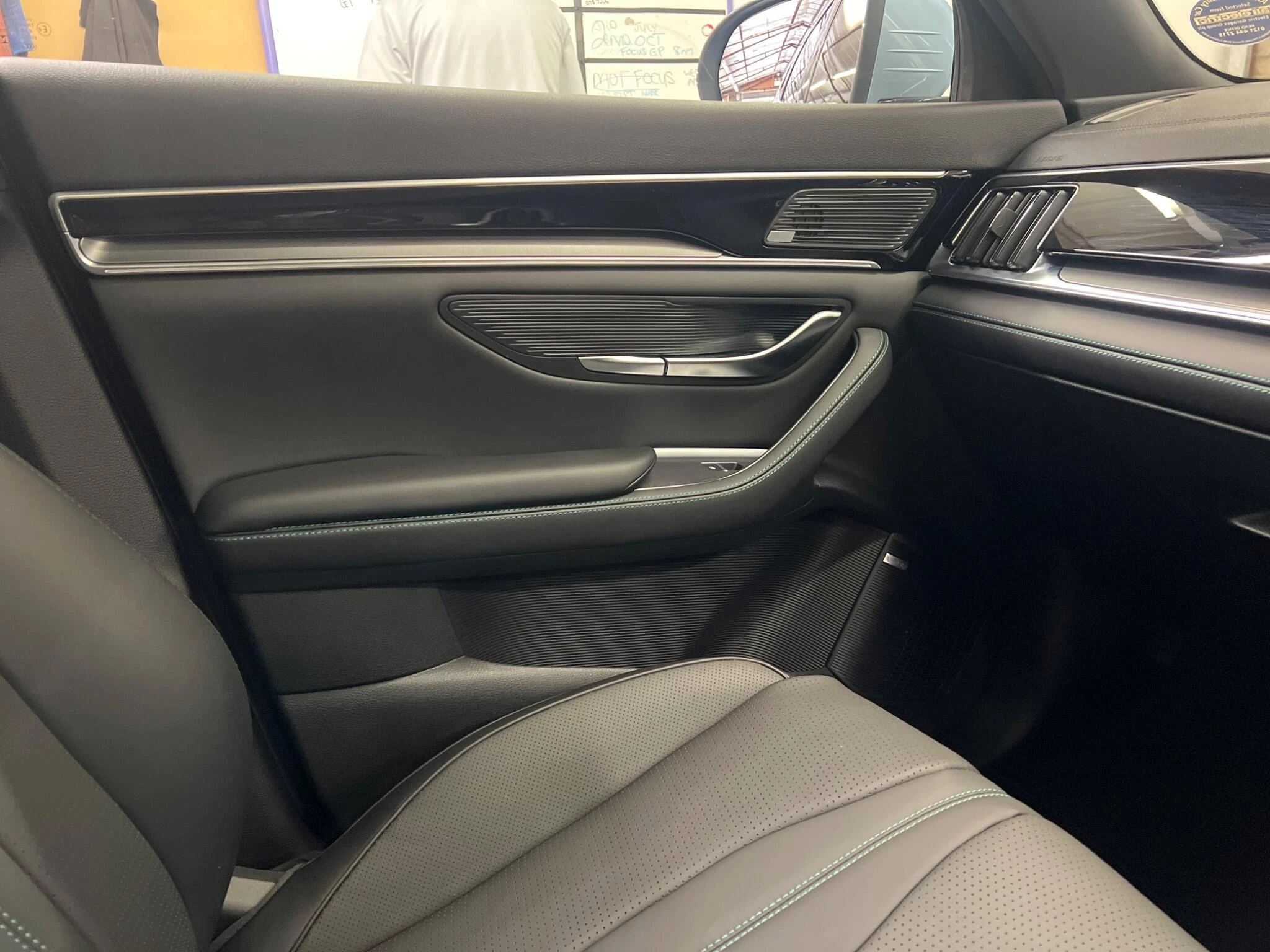 Vehicle image 32