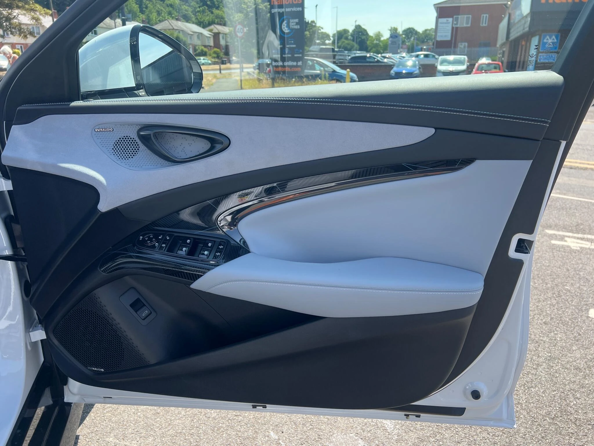 Vehicle image 31