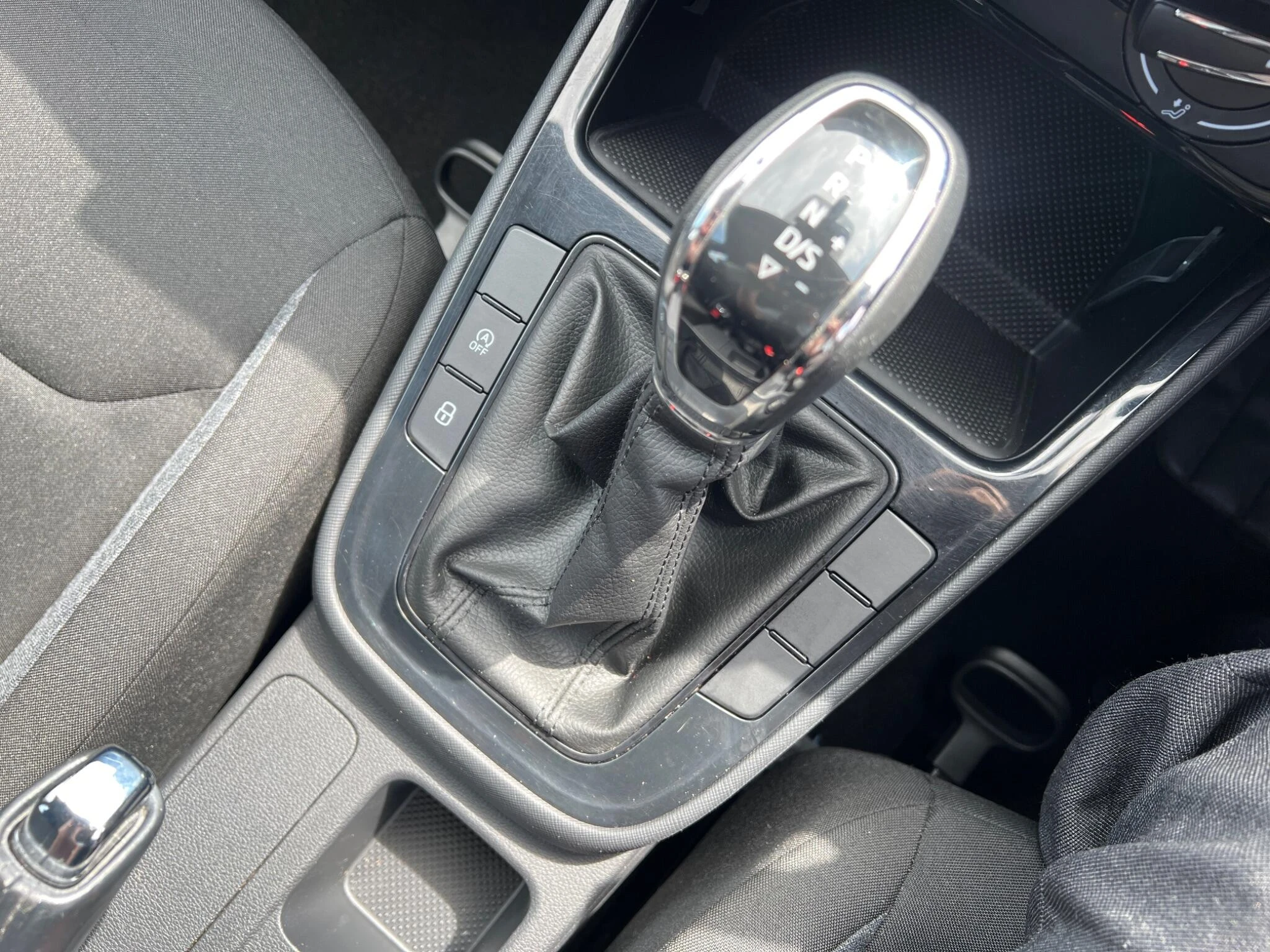 Vehicle image 27