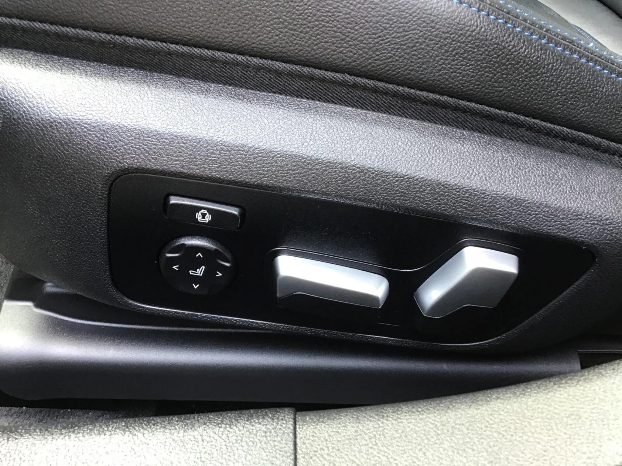 Vehicle image 27