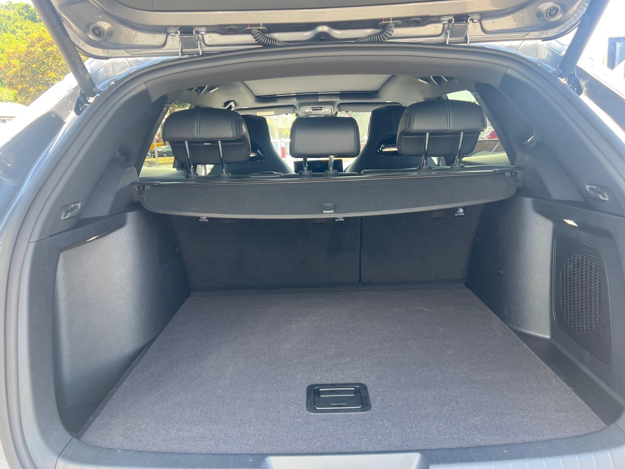 Vehicle image 32