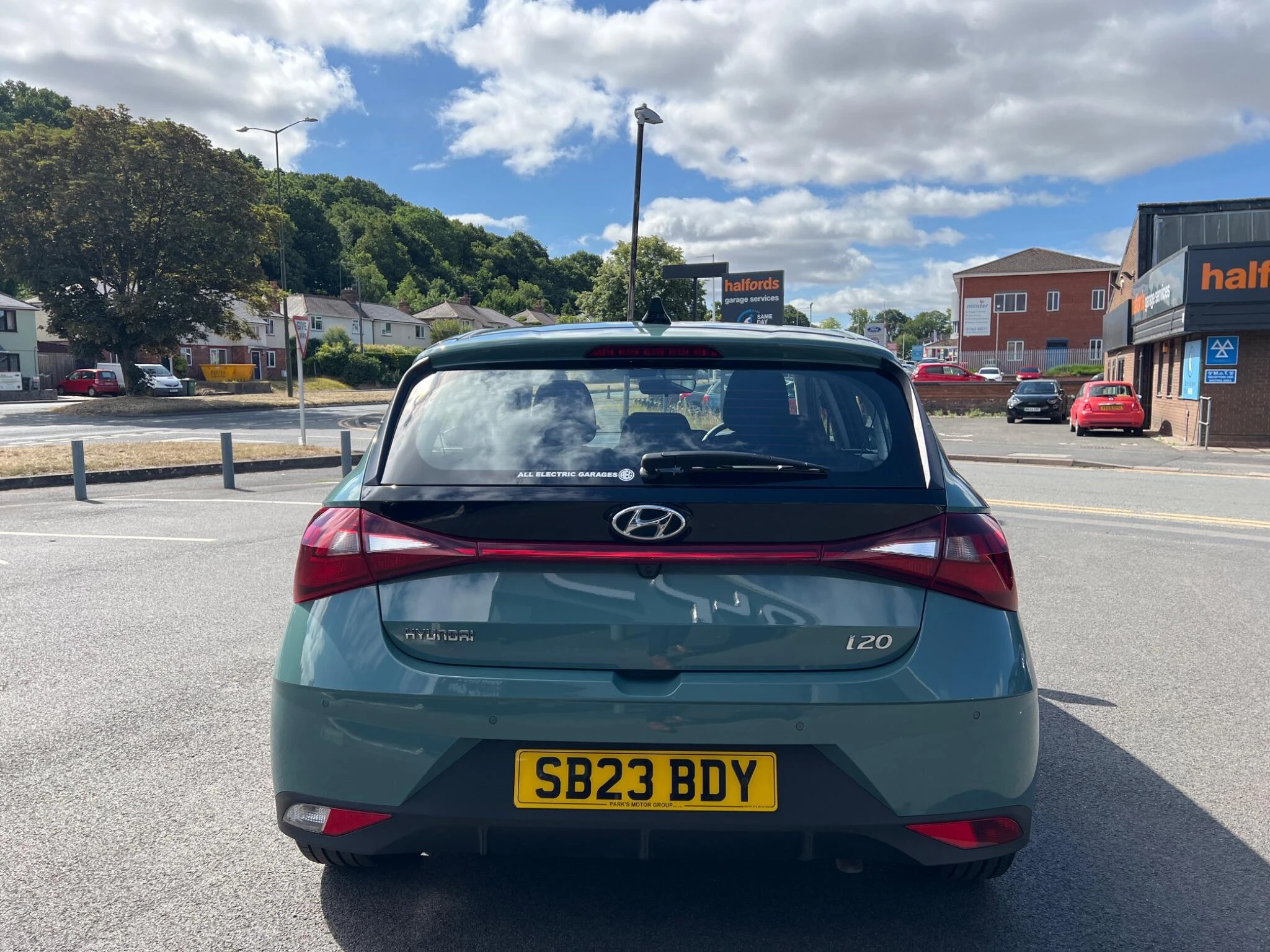 Vehicle image 10