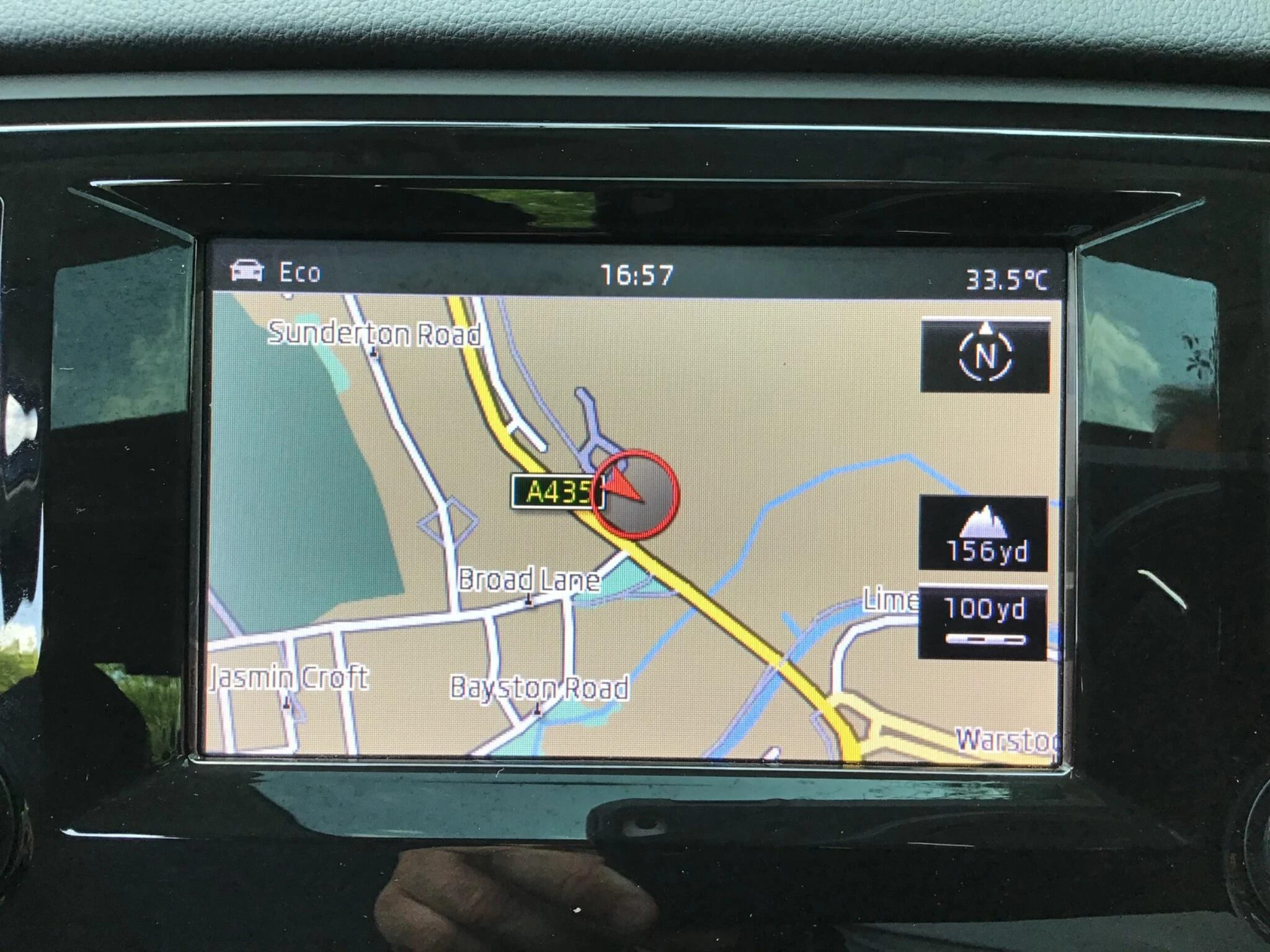Vehicle image 32