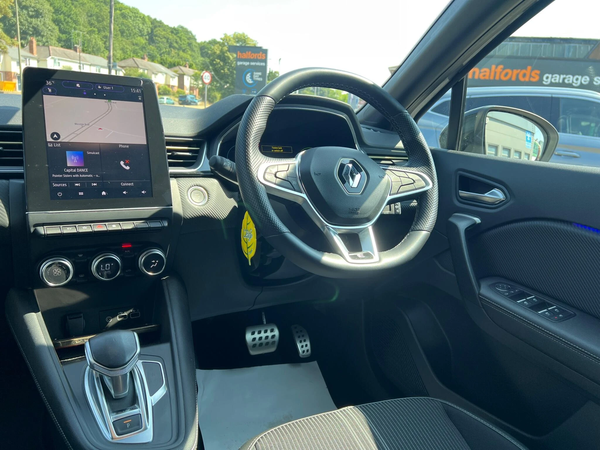 Vehicle image 14