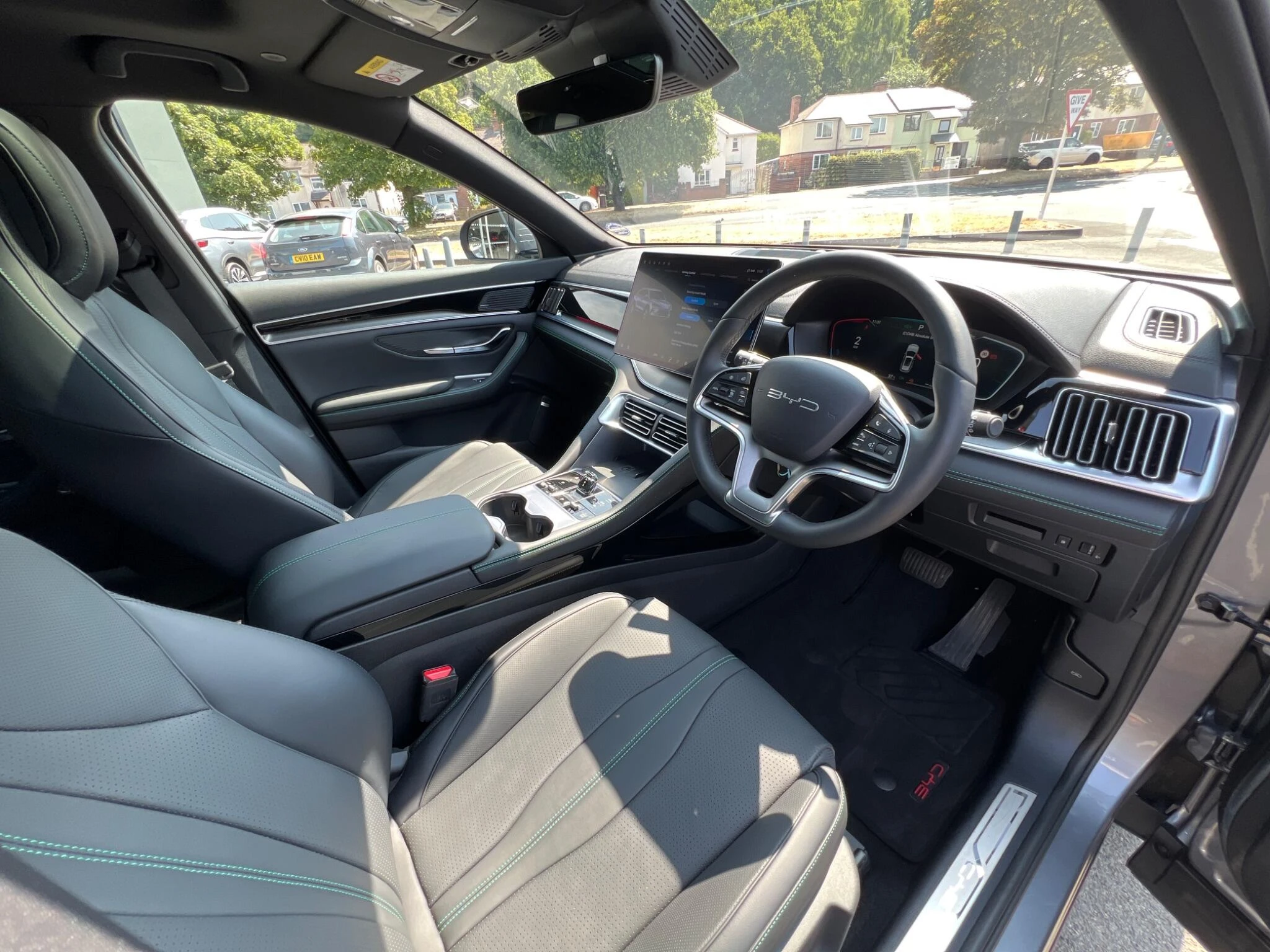 Vehicle image 16