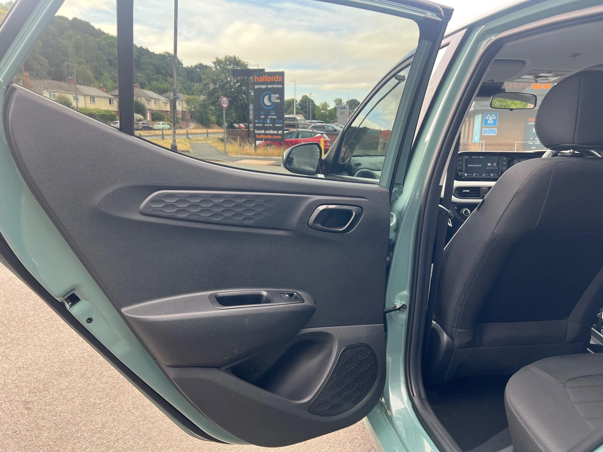 Vehicle image 31