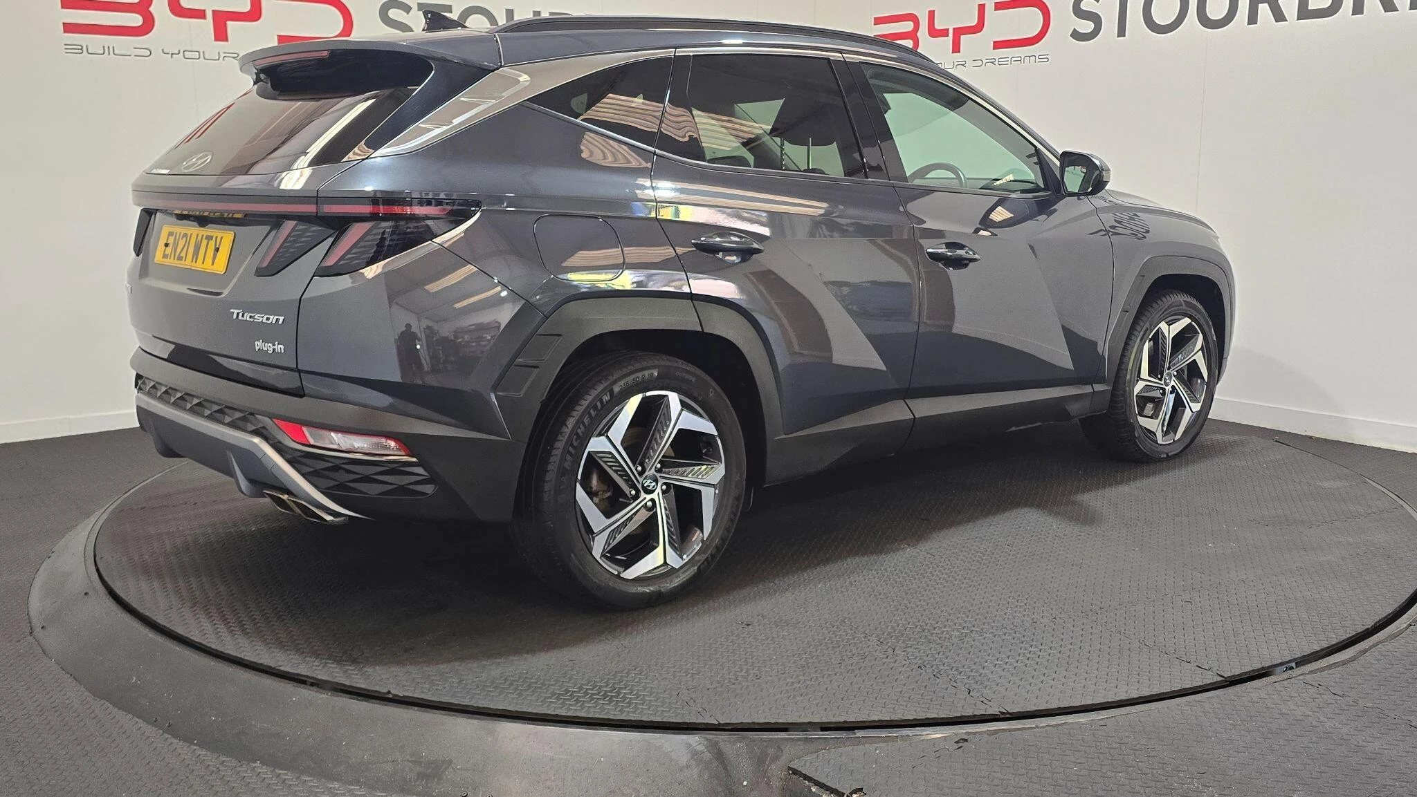 Vehicle image 13