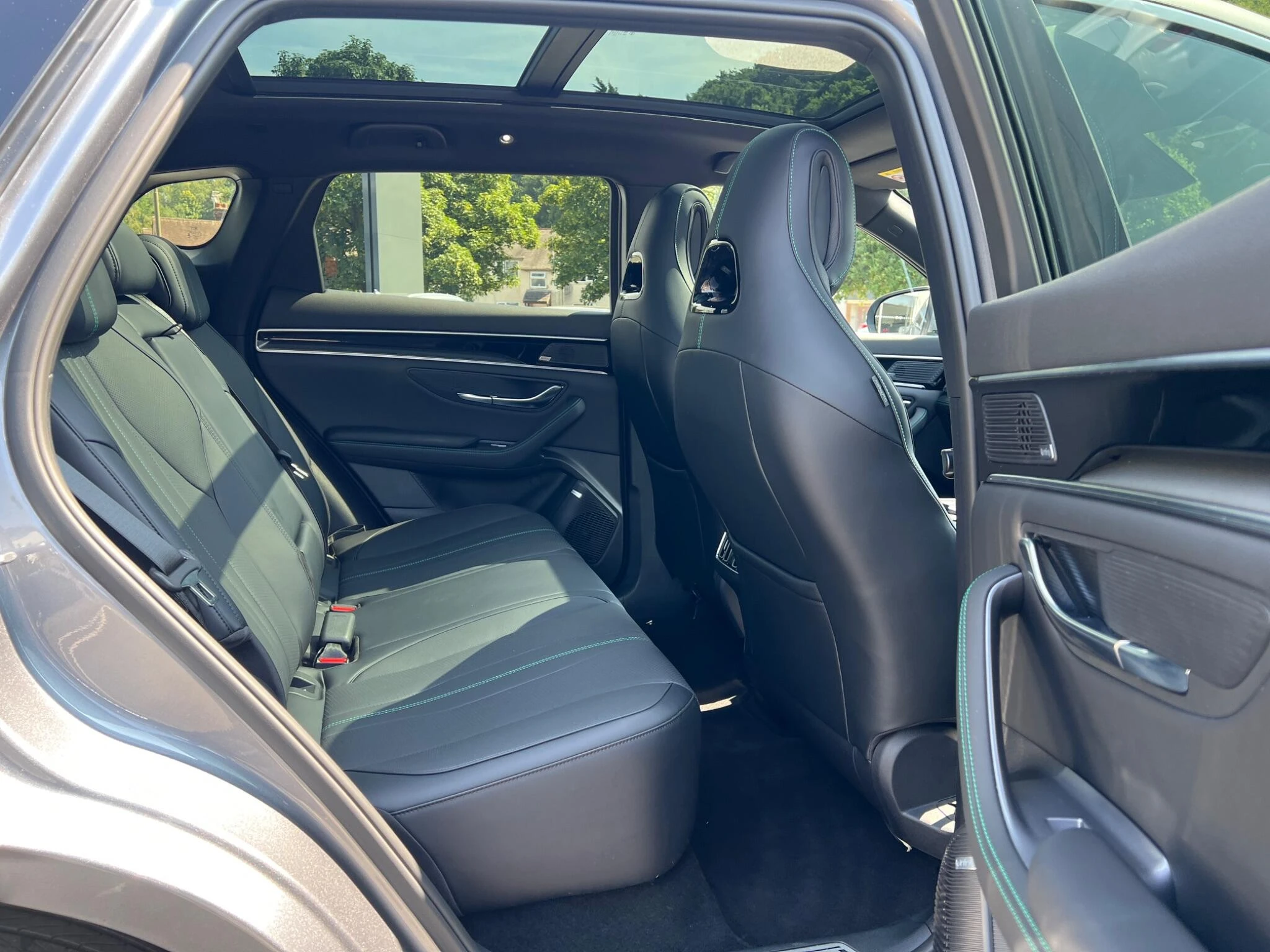 Vehicle image 18