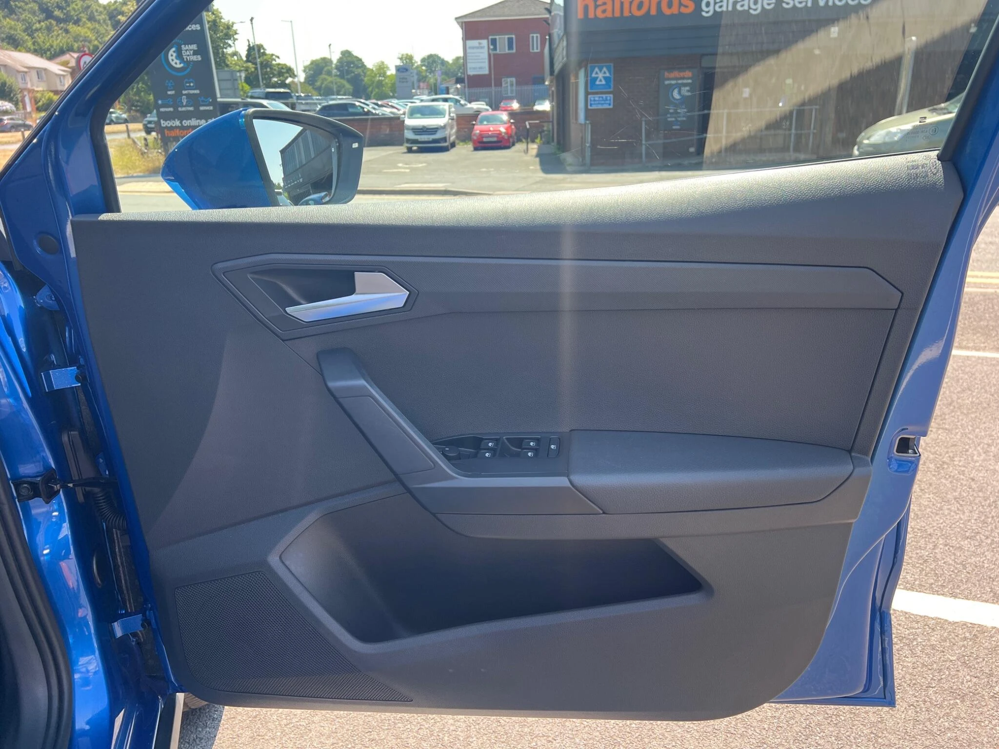 Vehicle image 15