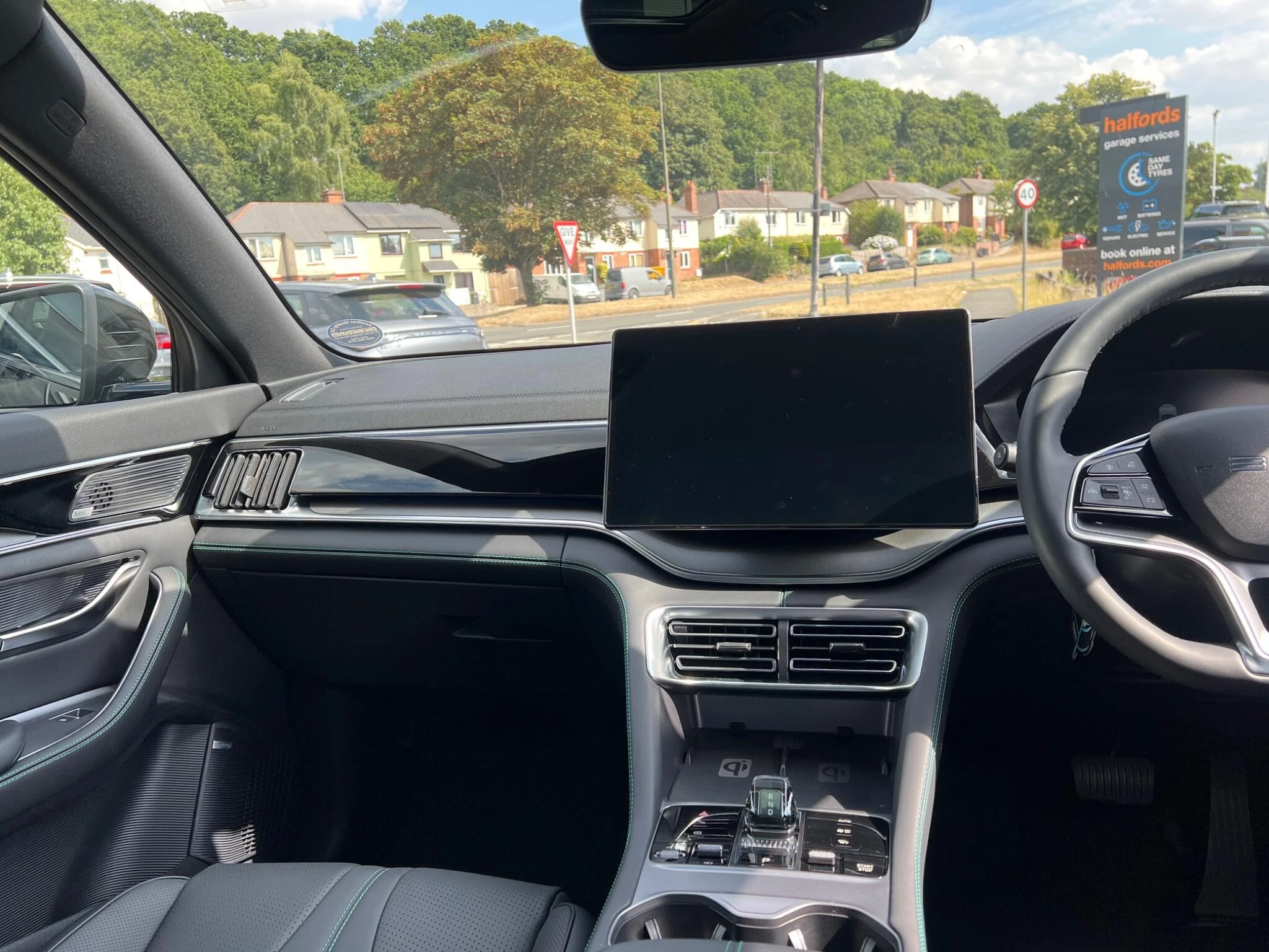 Vehicle image 15