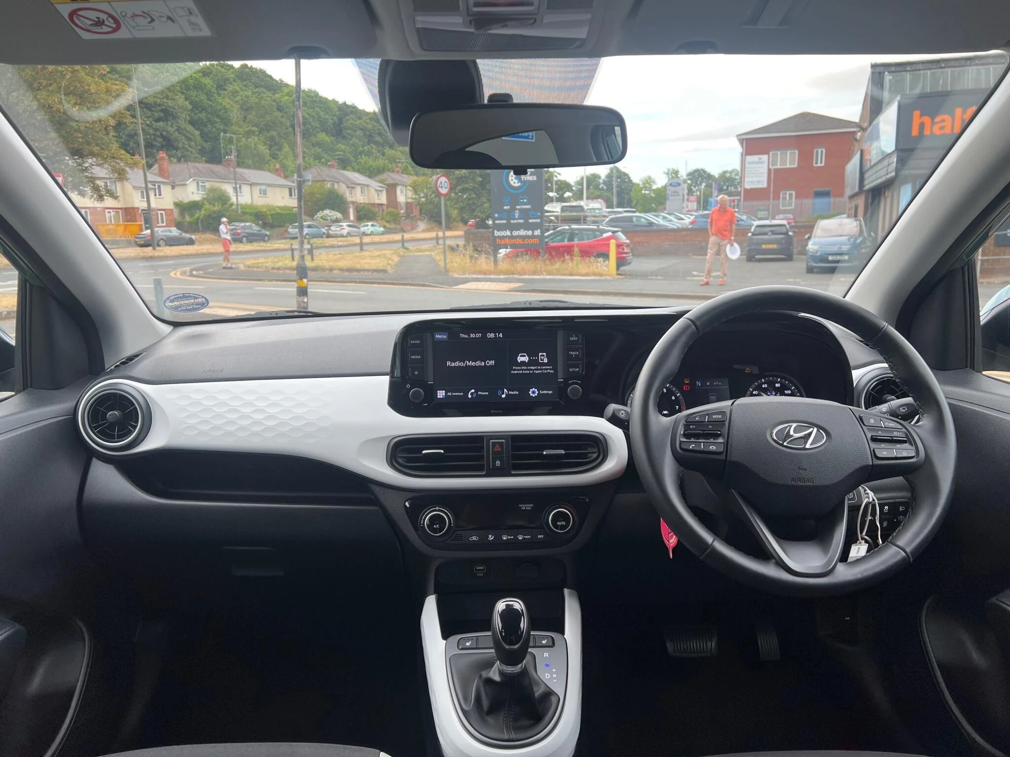 Vehicle image 17