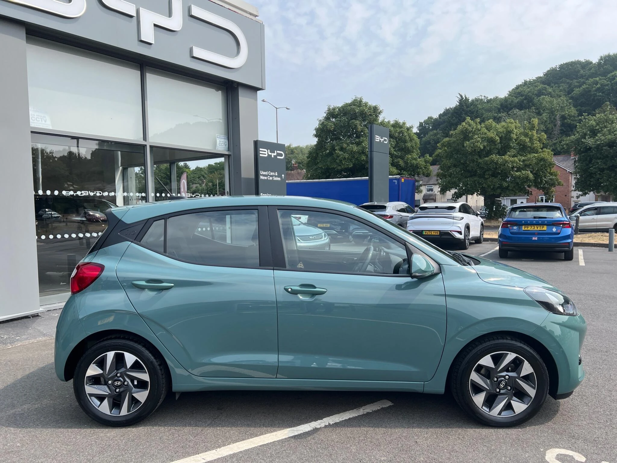Vehicle image 13