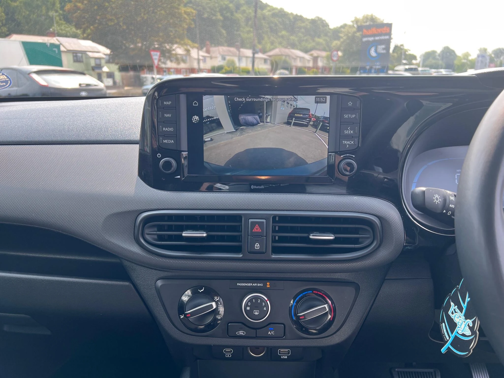 Vehicle image 32