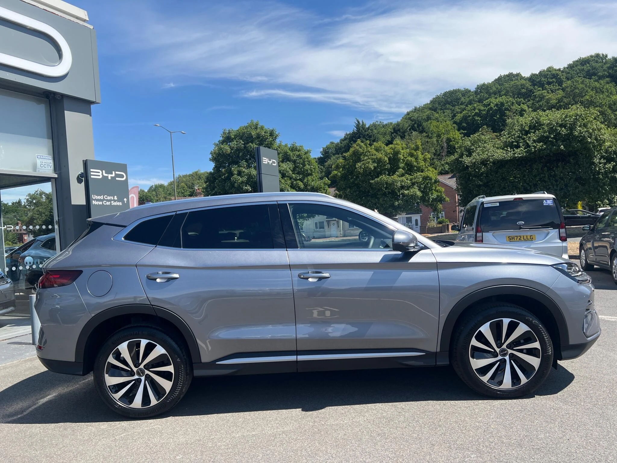 Vehicle image 10