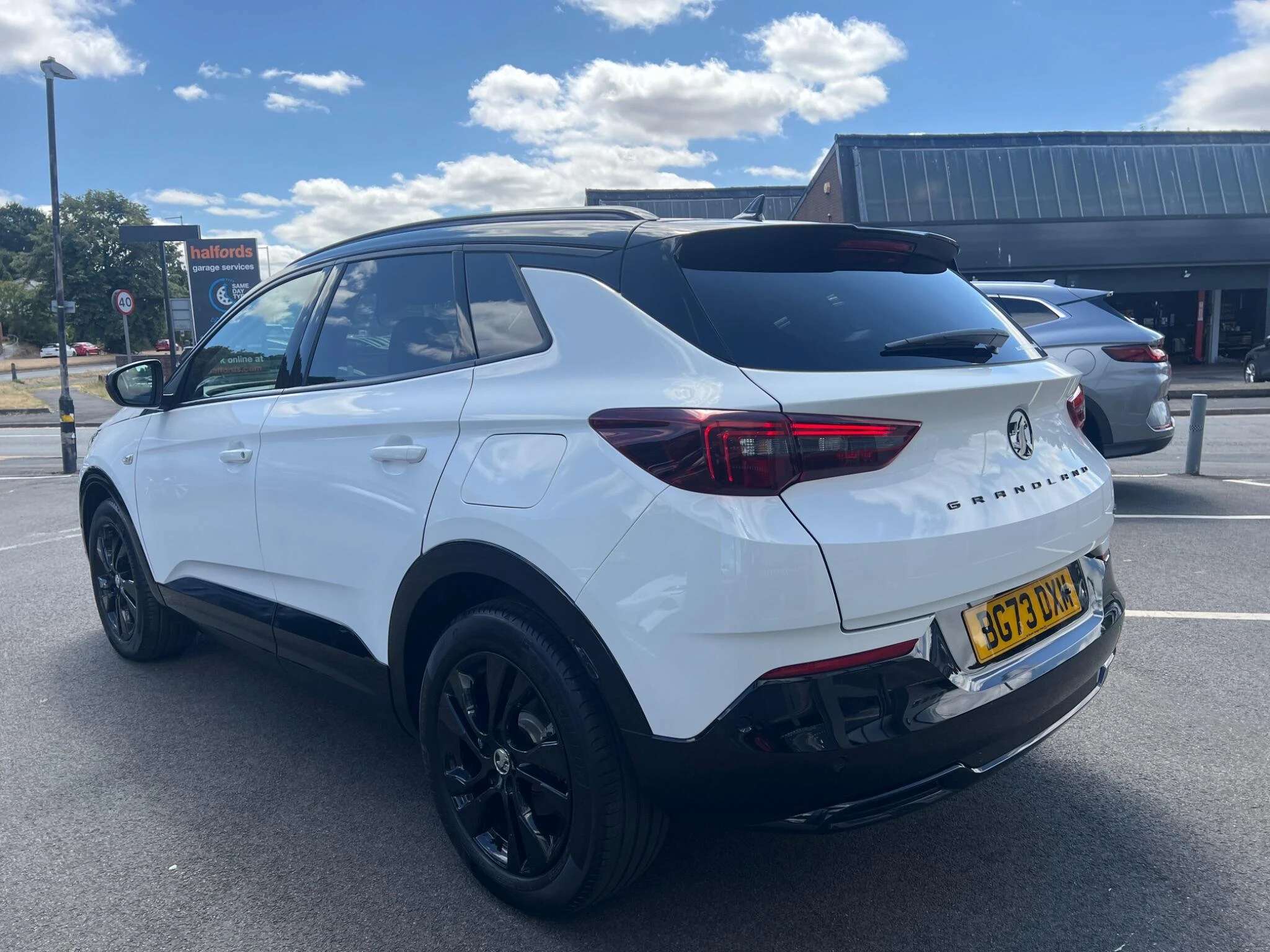Vehicle image 11