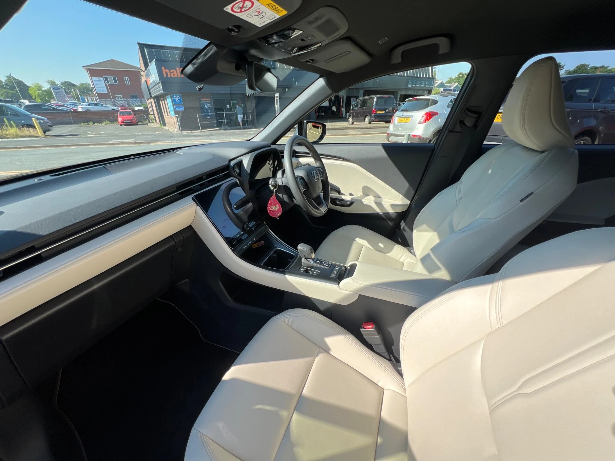 Vehicle image 19