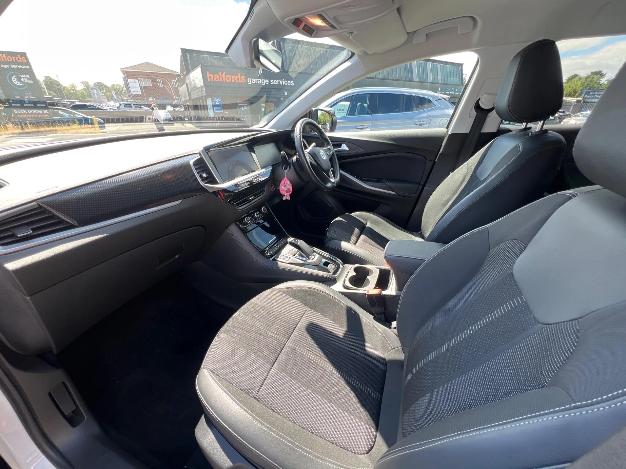 Vehicle image 48