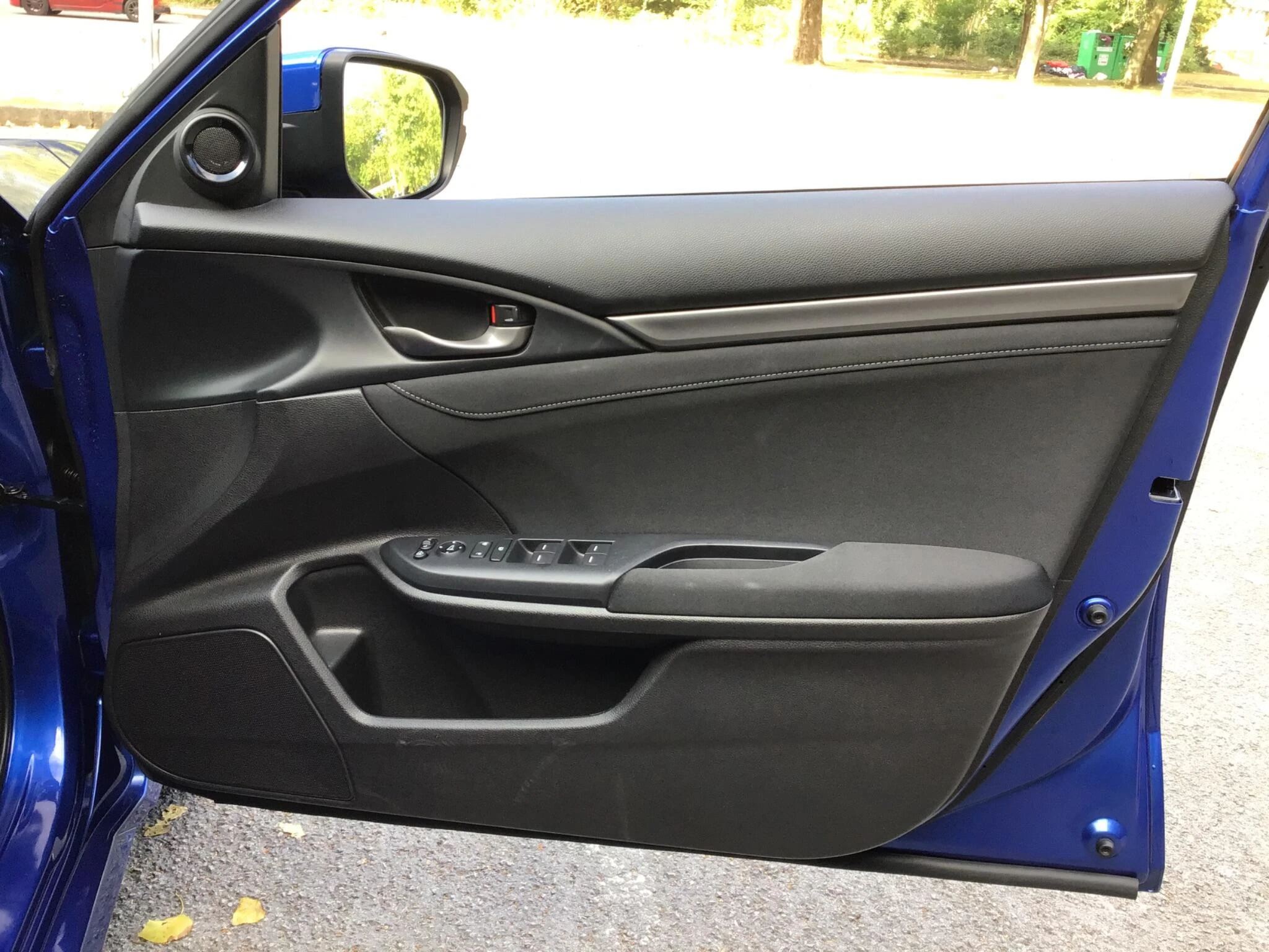 Vehicle image 32