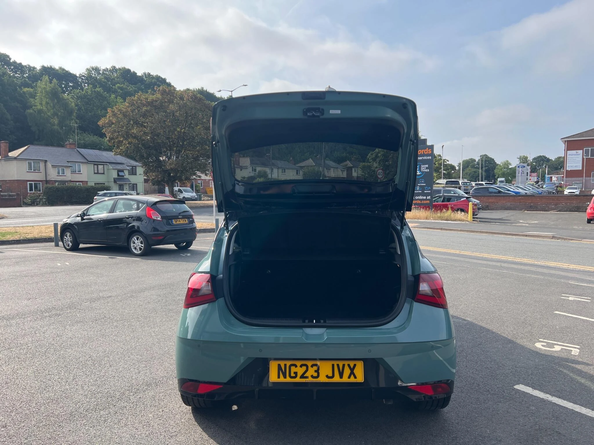 Vehicle image 9