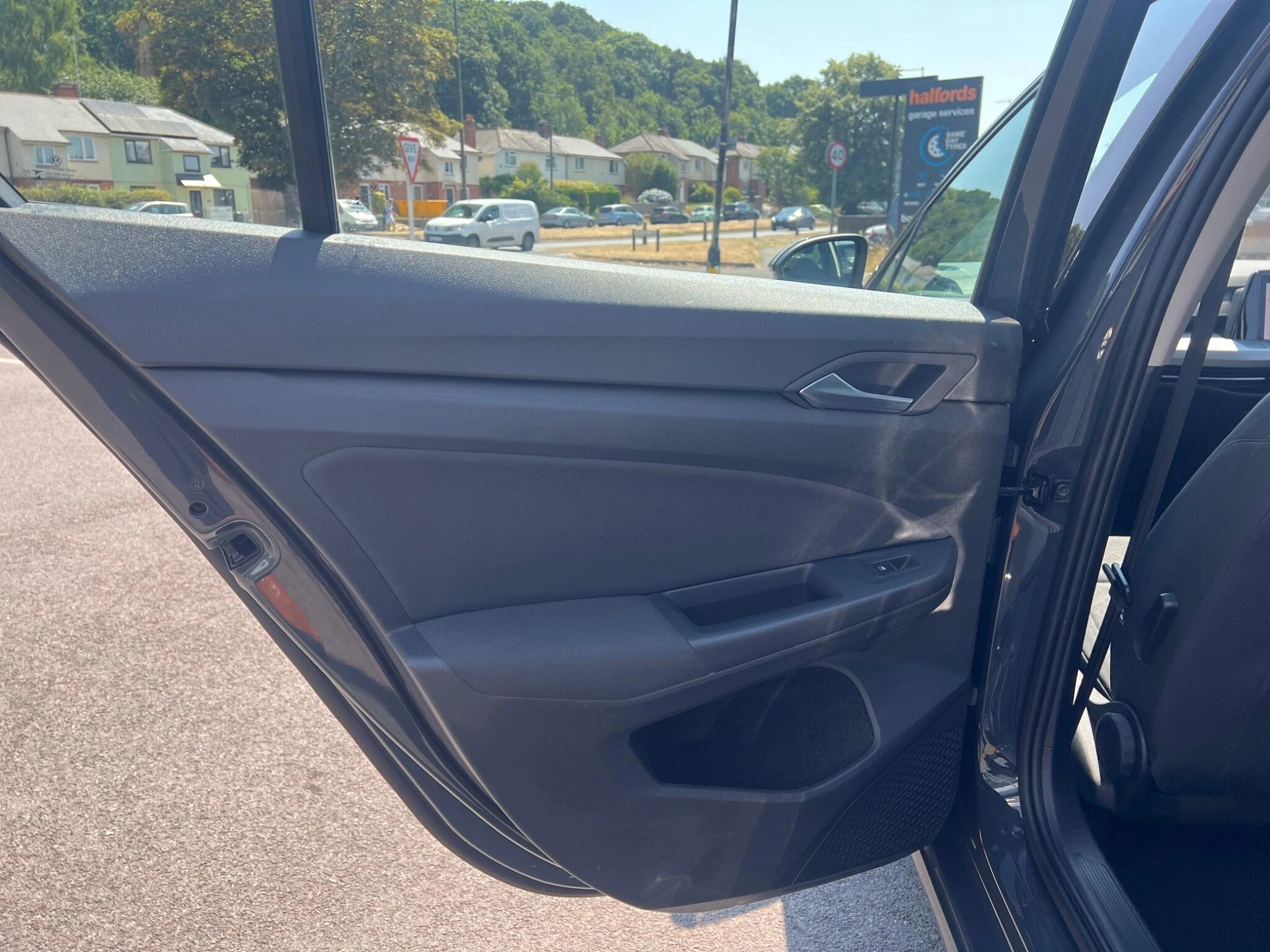Vehicle image 20