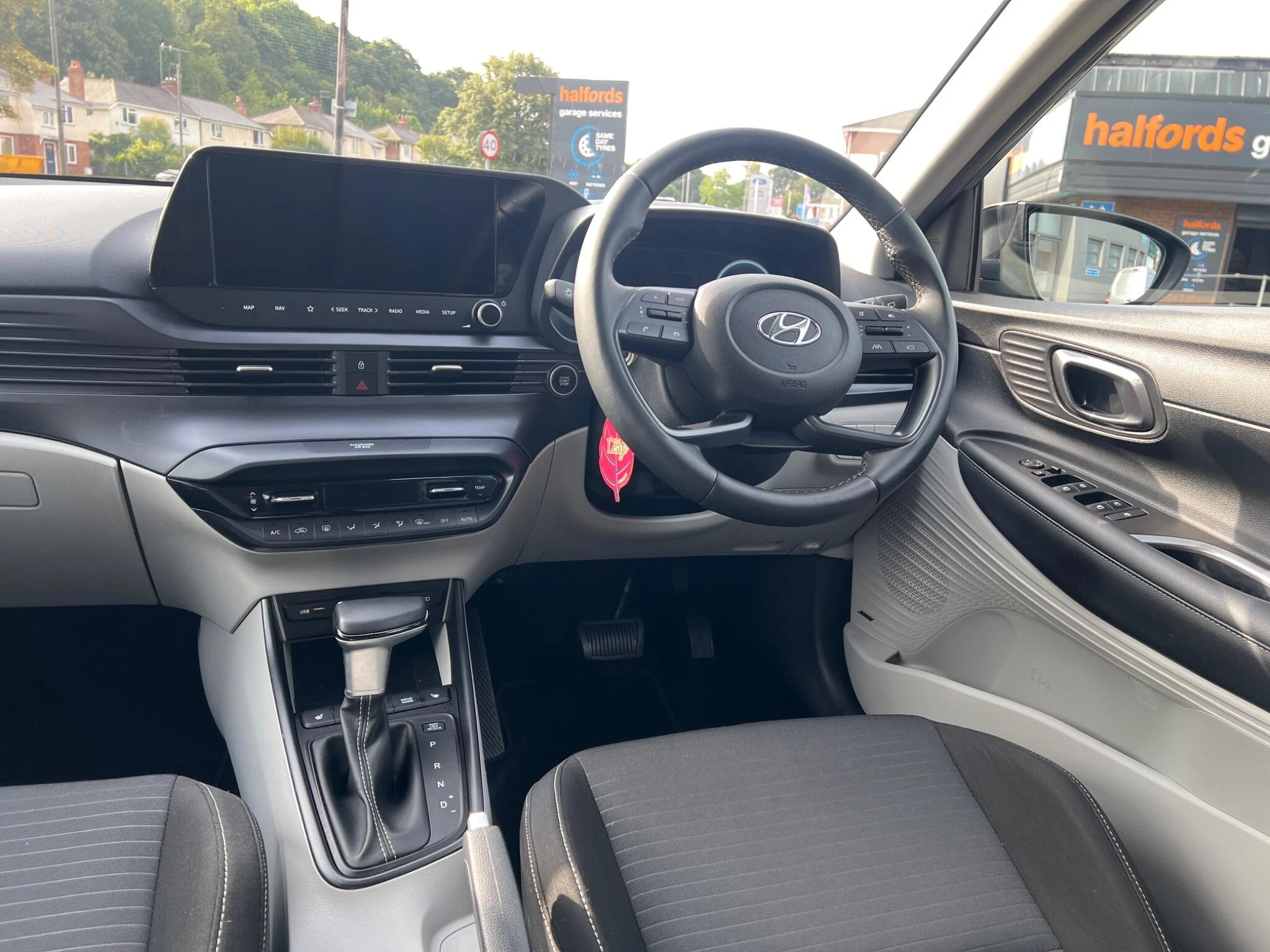 Vehicle image 16