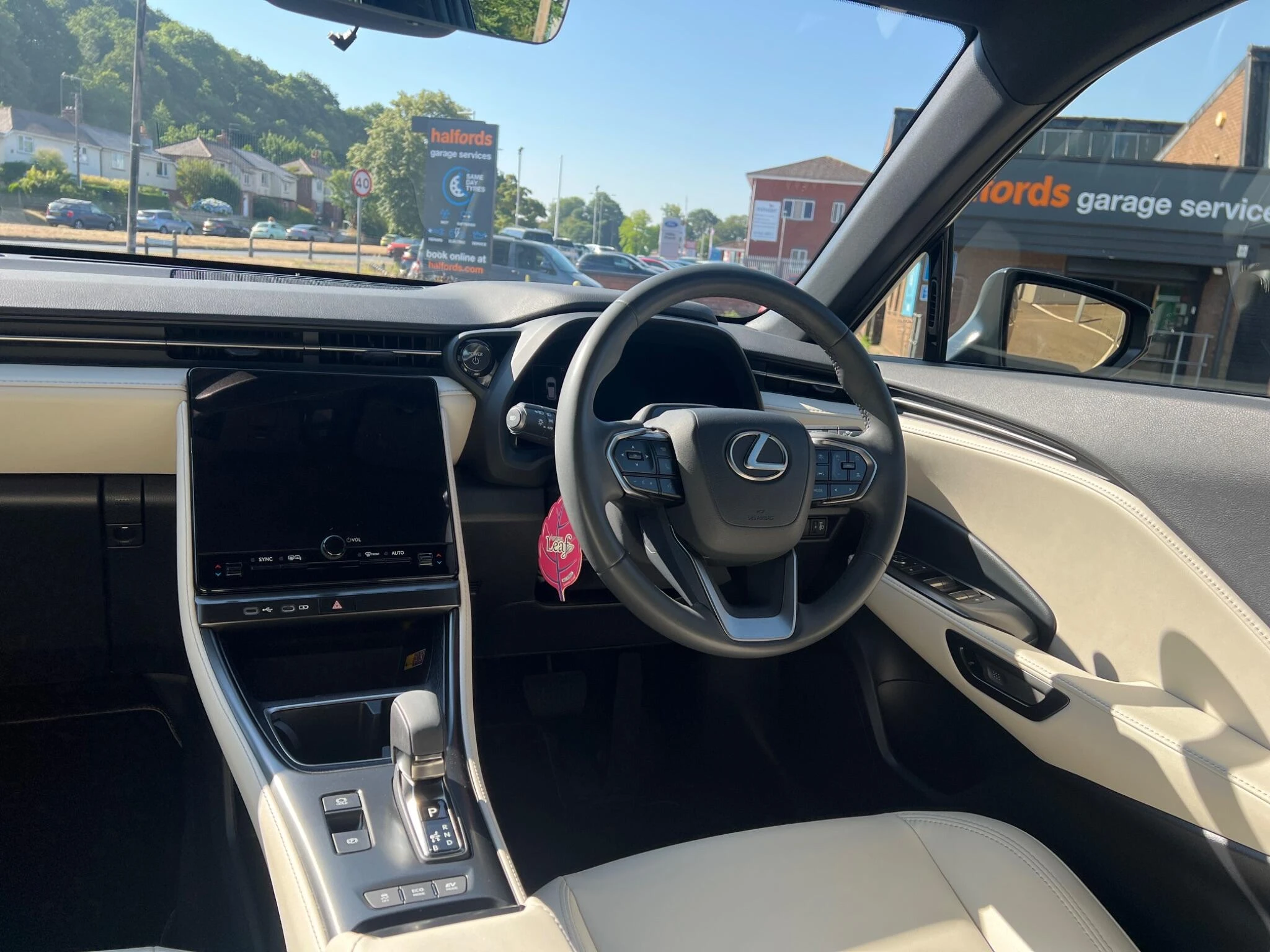 Vehicle image 11