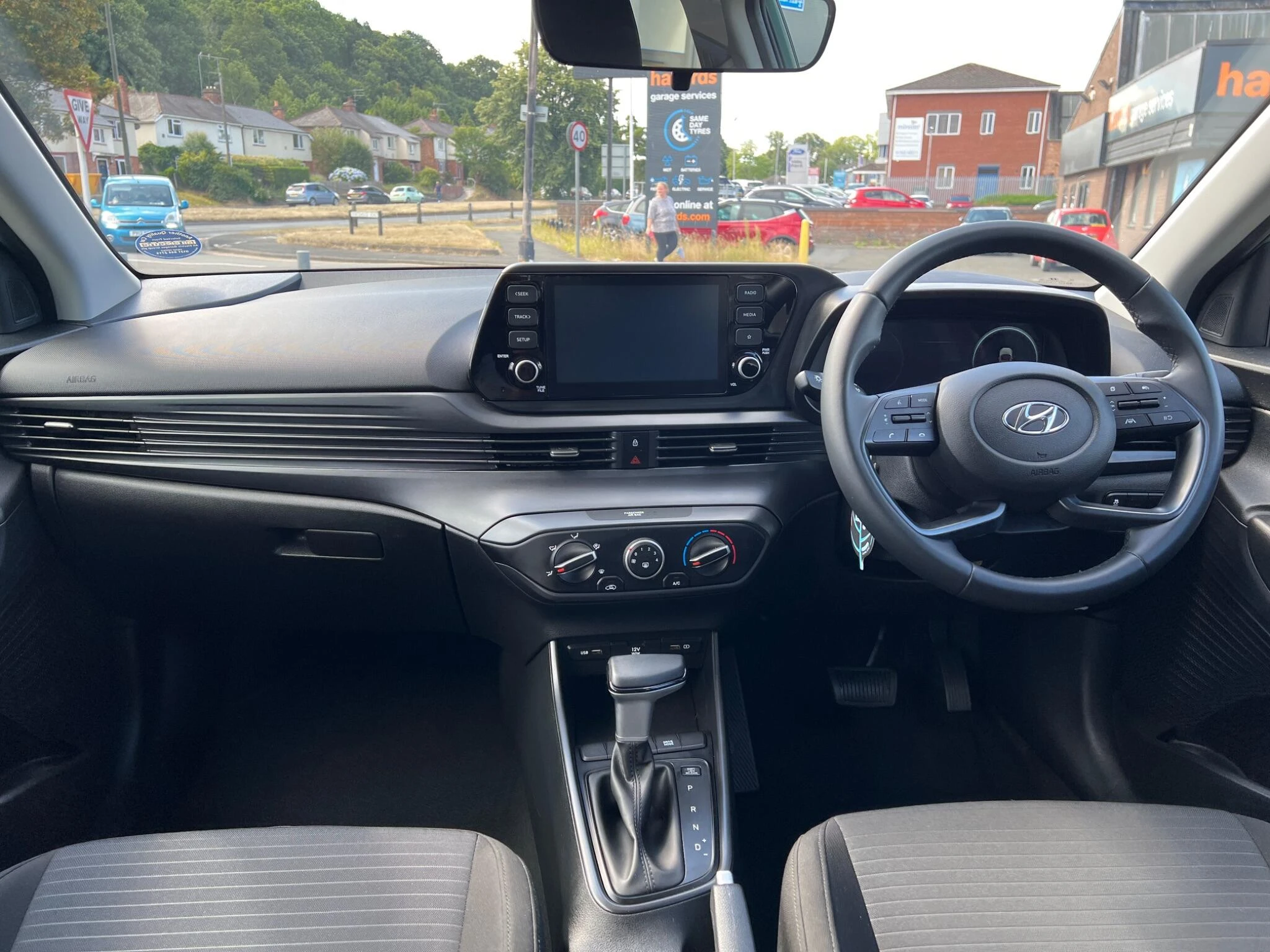 Vehicle image 14