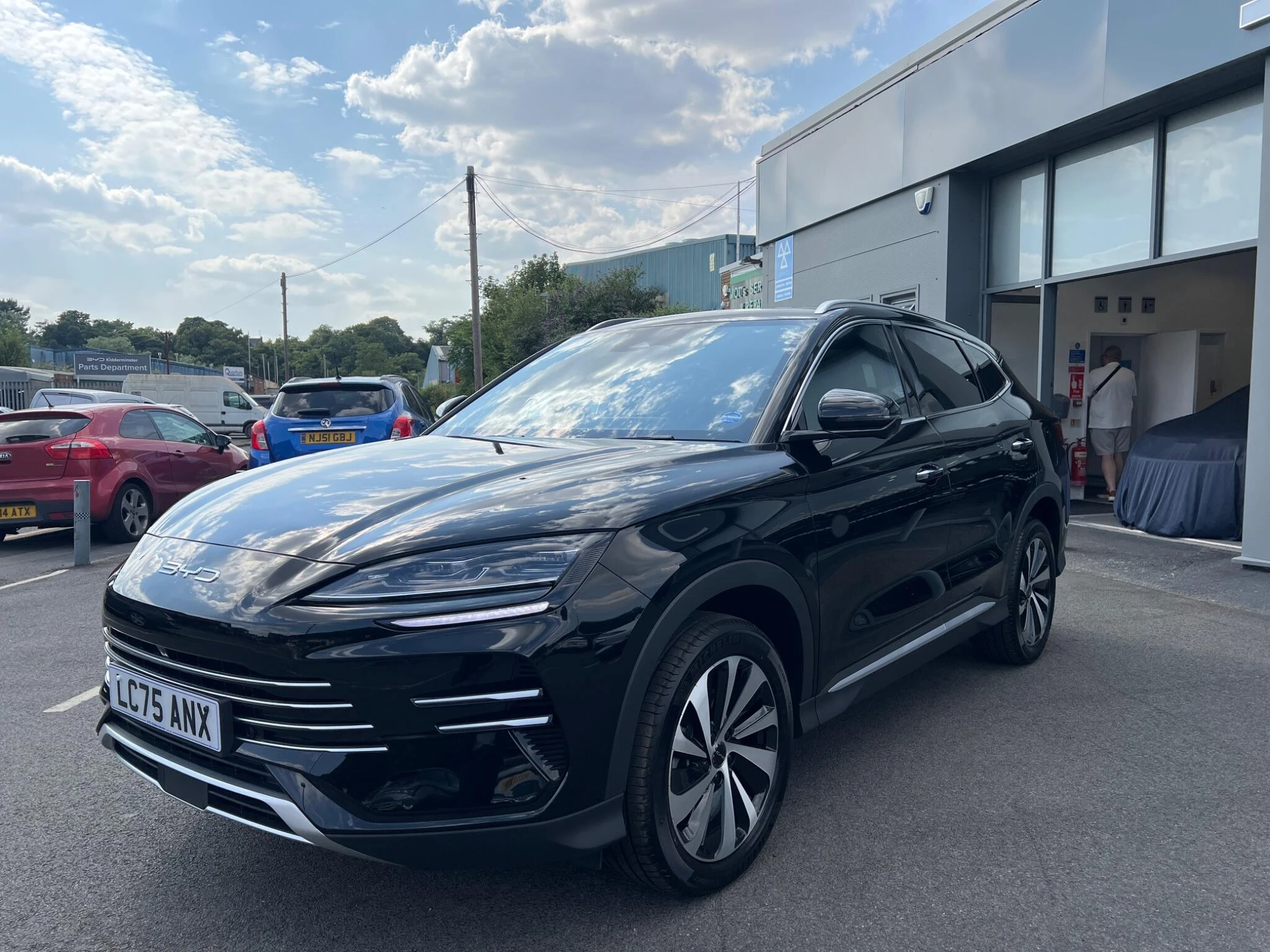 Vehicle image 6