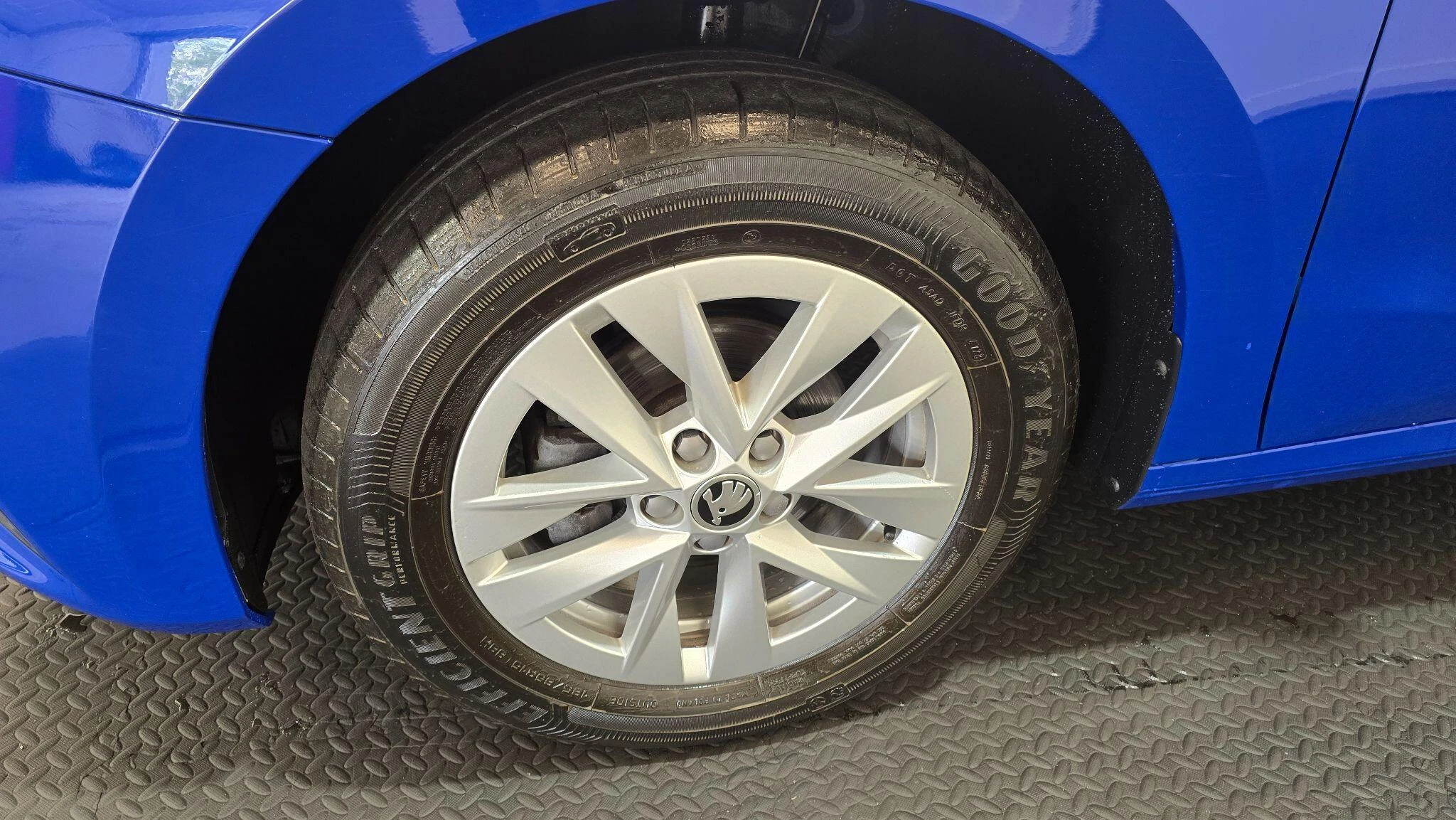 Vehicle image 35