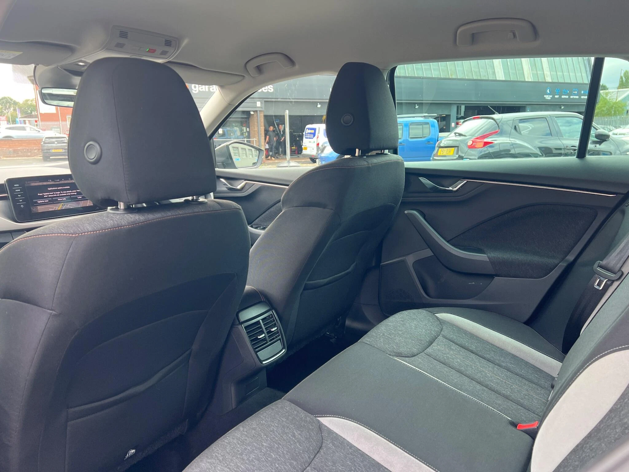 Vehicle image 25