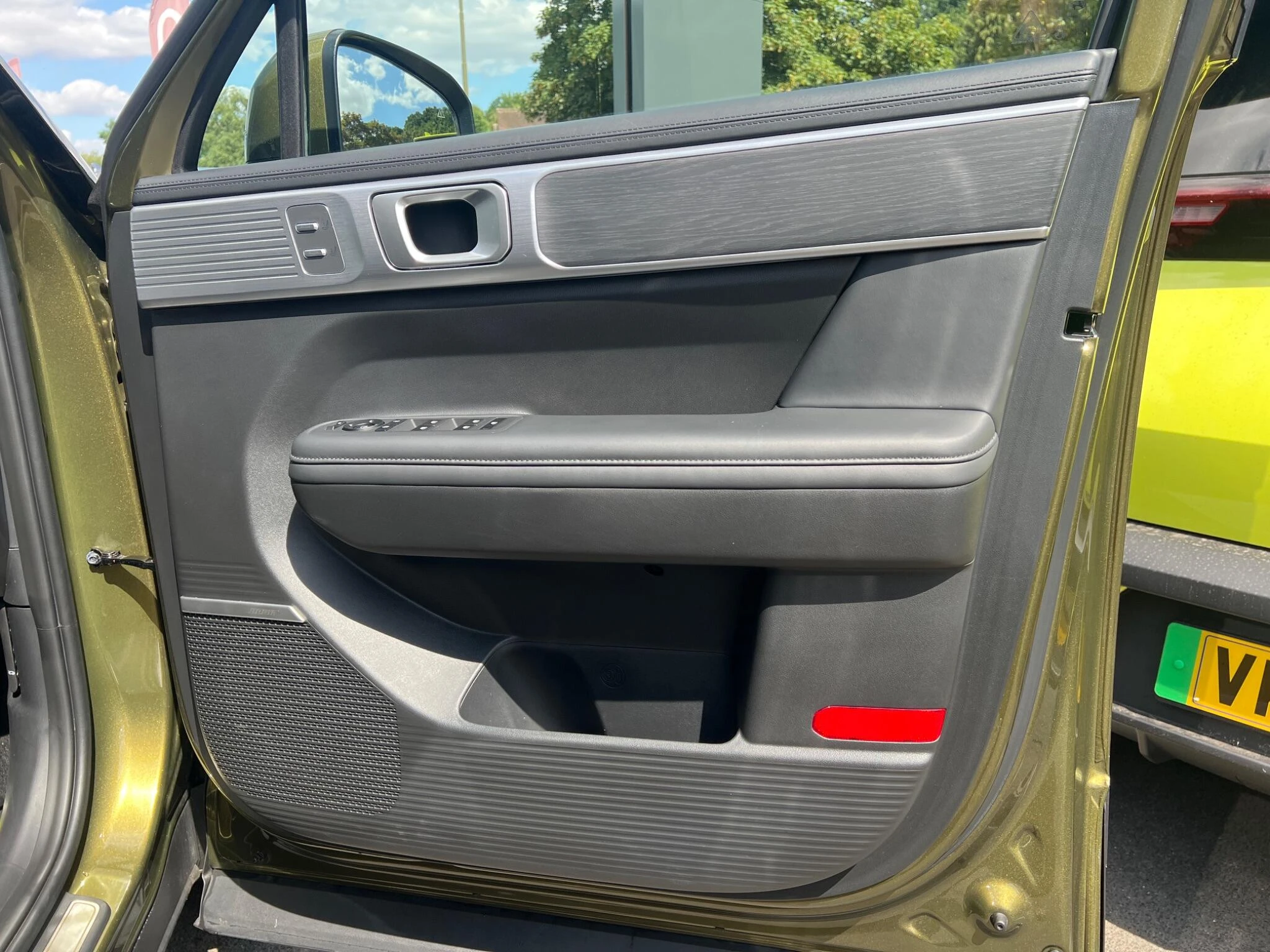 Vehicle image 32