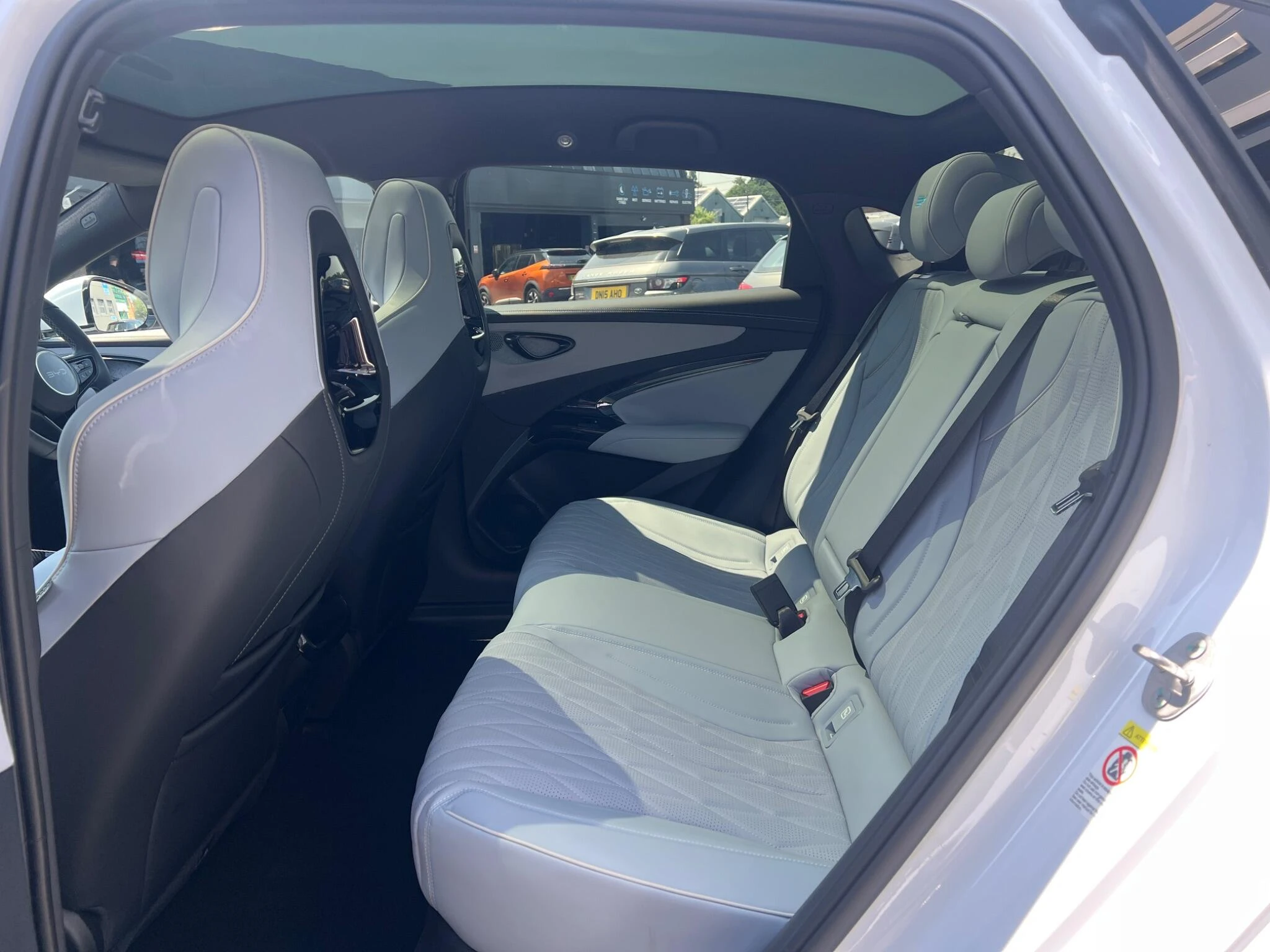 Vehicle image 18