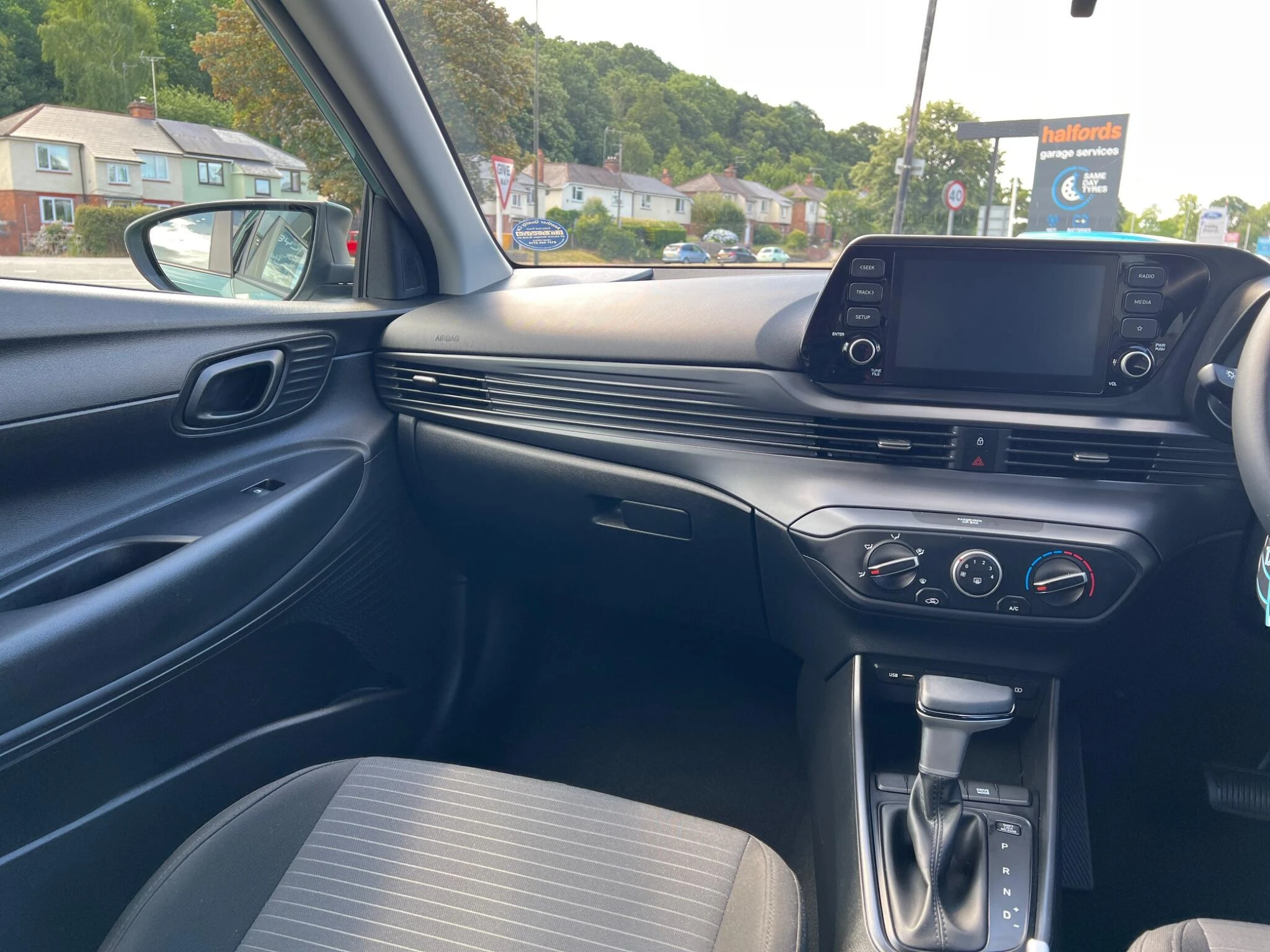 Vehicle image 15